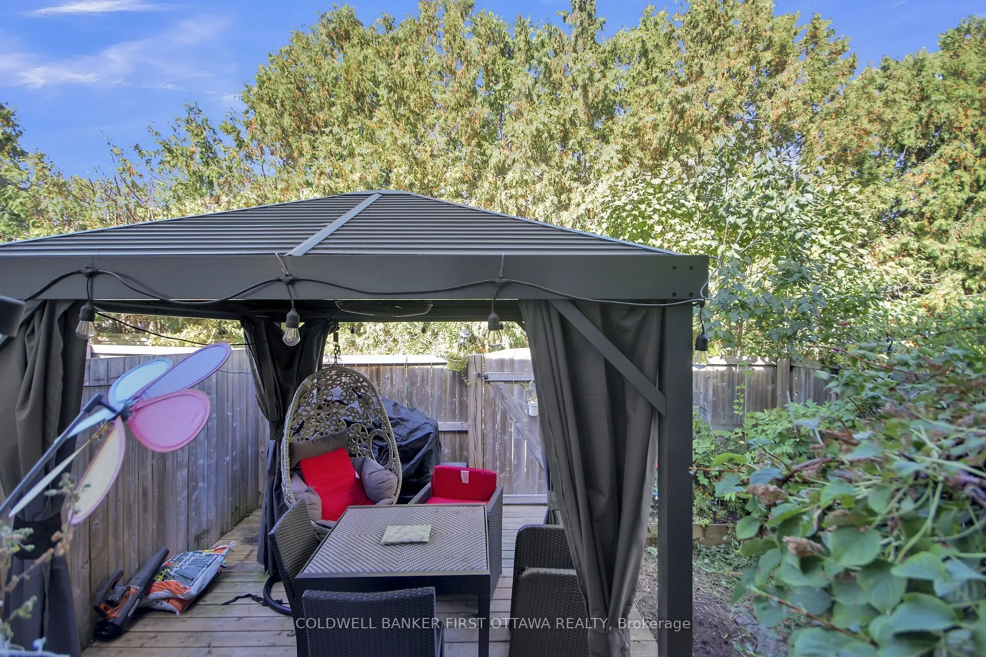 1466 Foxwell Street N, #28