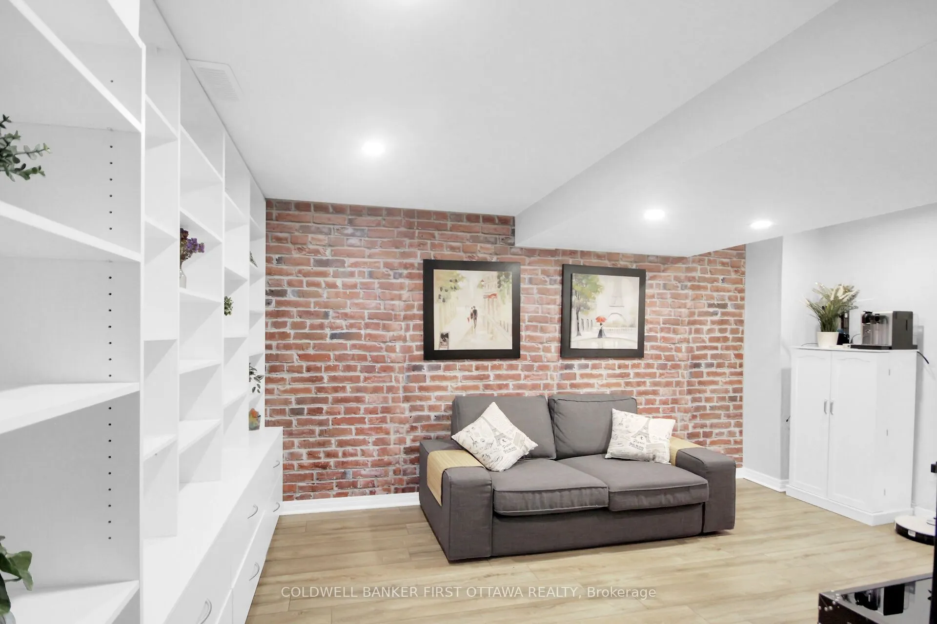 1466 Foxwell Street N, #28