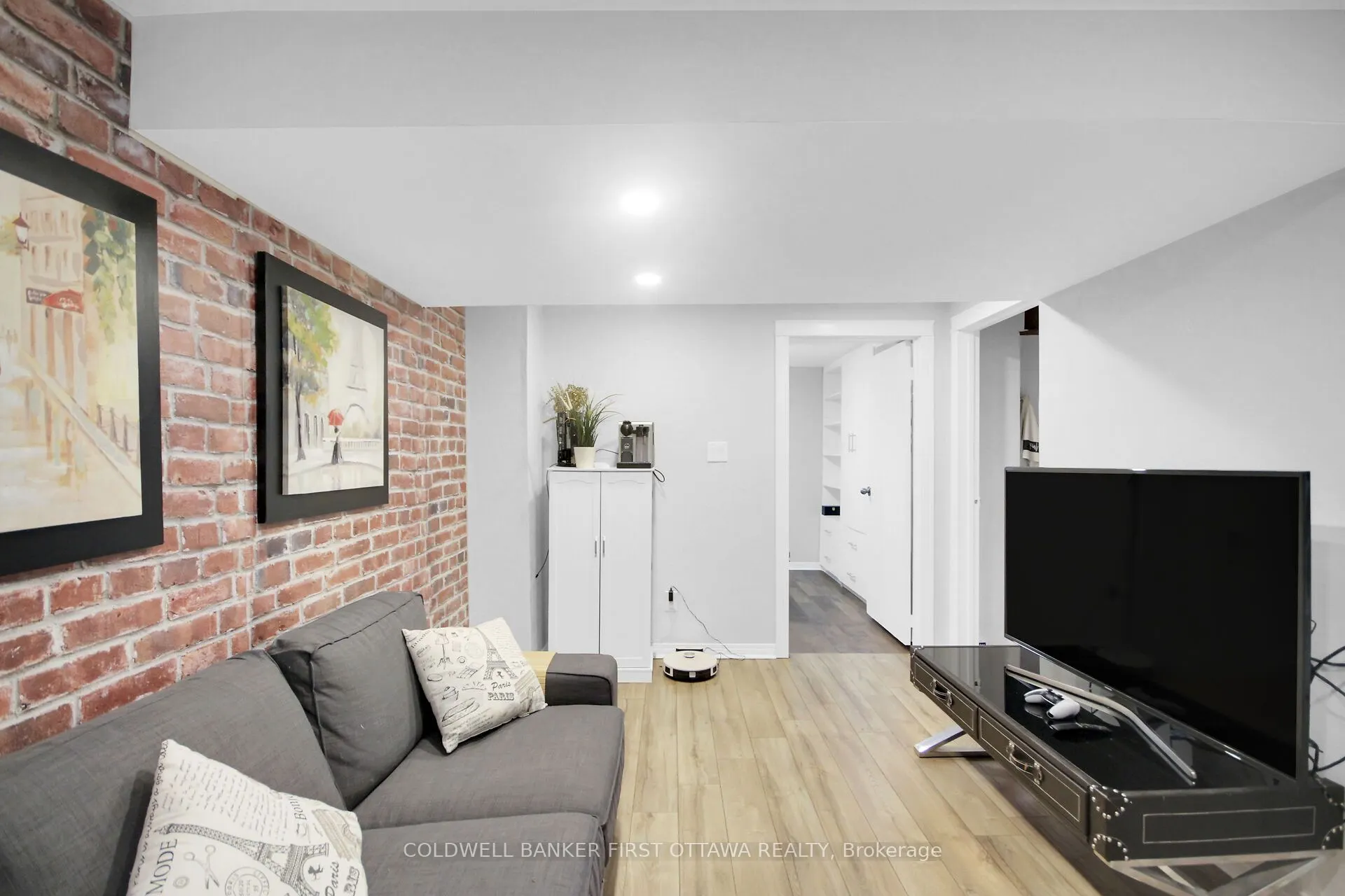 1466 Foxwell Street N, #28