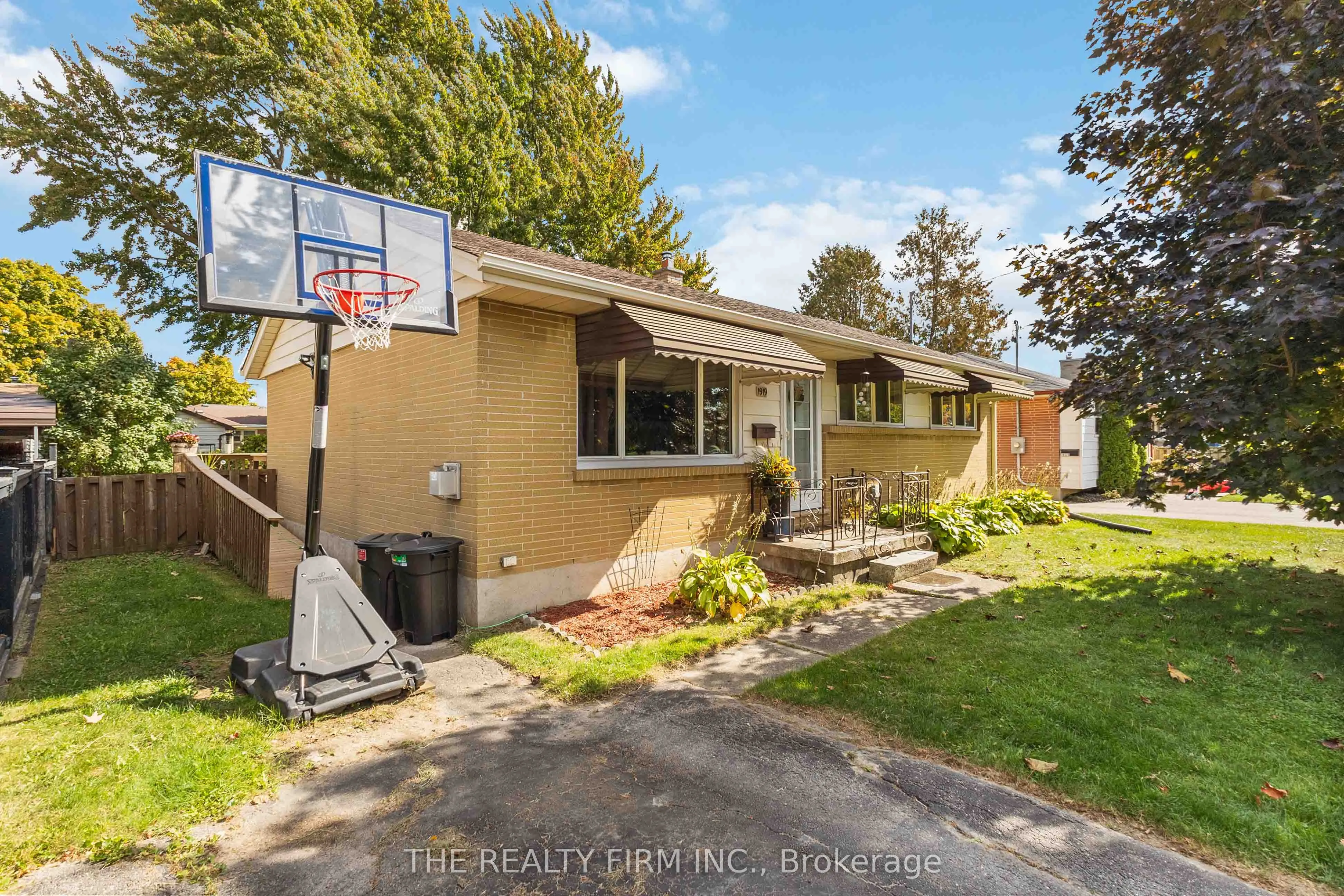 1919 Duluth Crescent