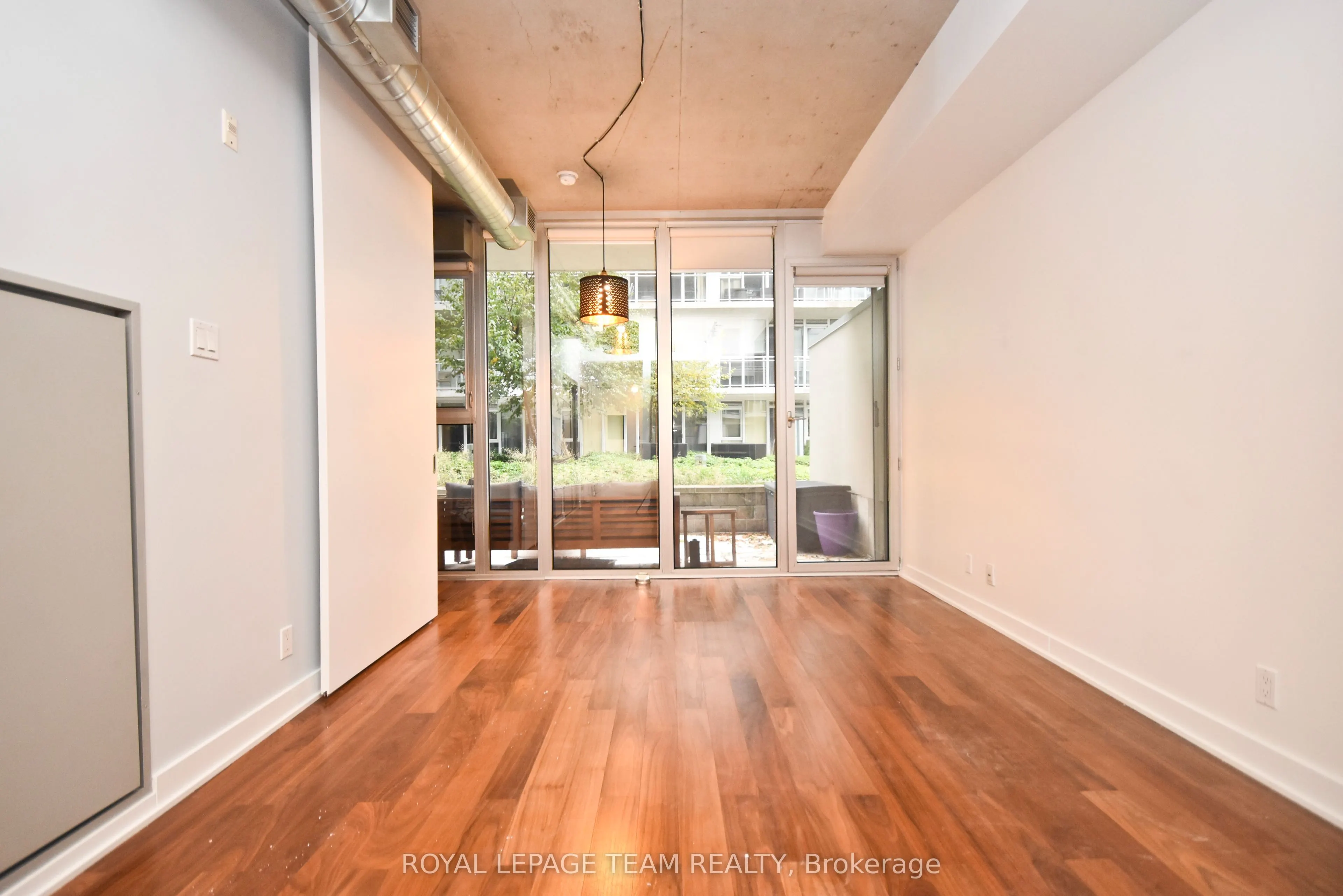 354 Gladstone Avenue, #211
