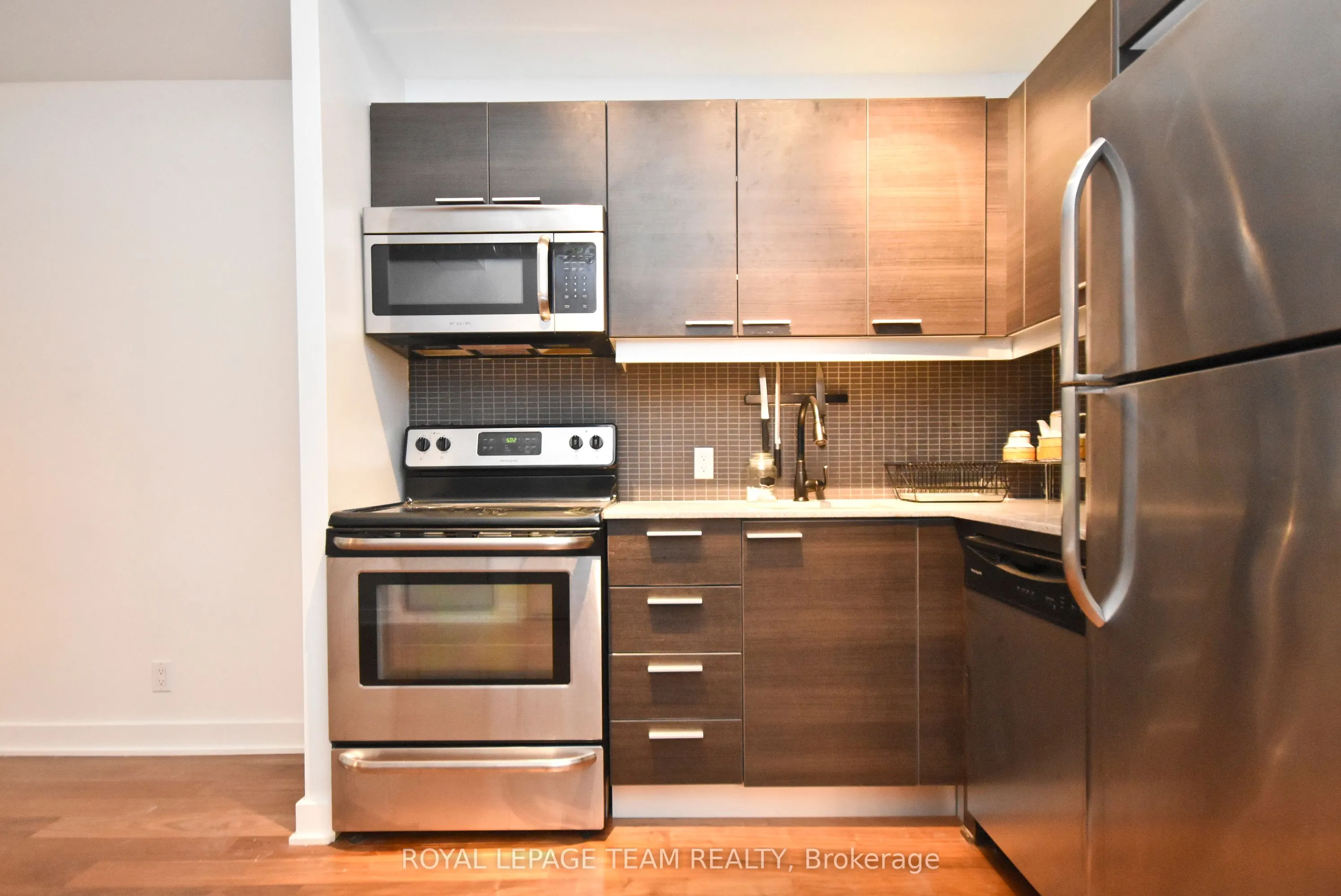 354 Gladstone Avenue, #211