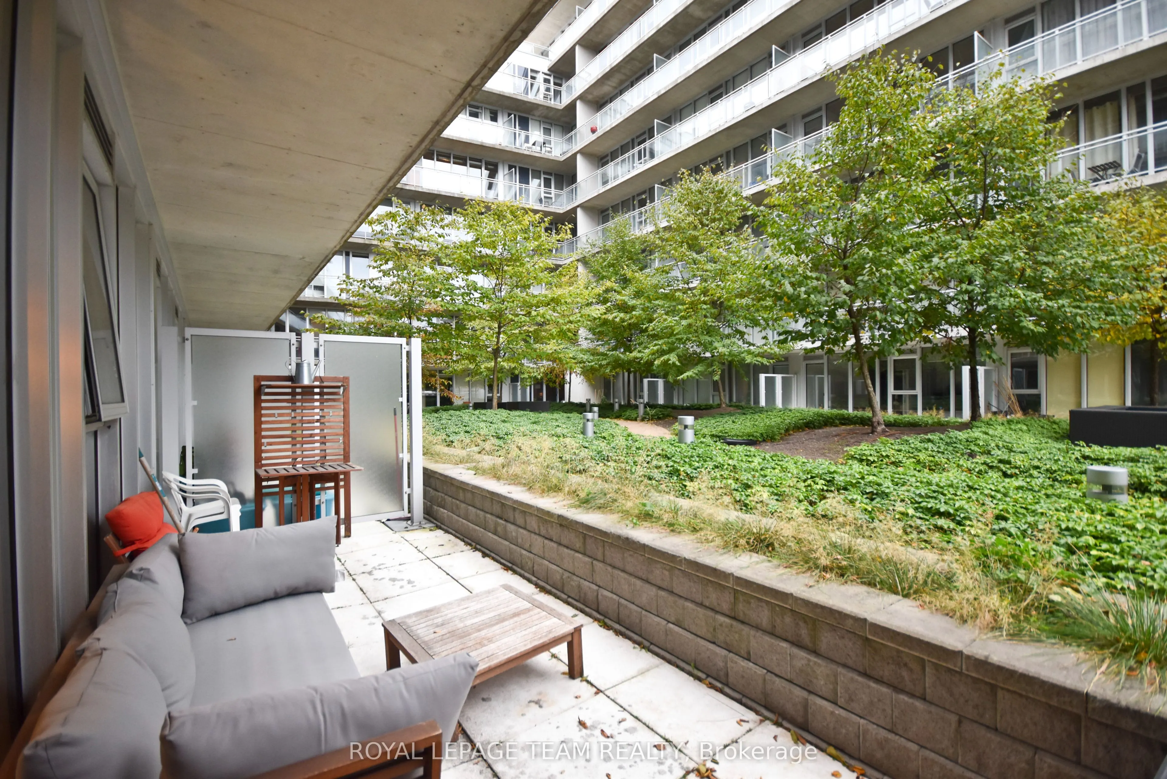 354 Gladstone Avenue, #211
