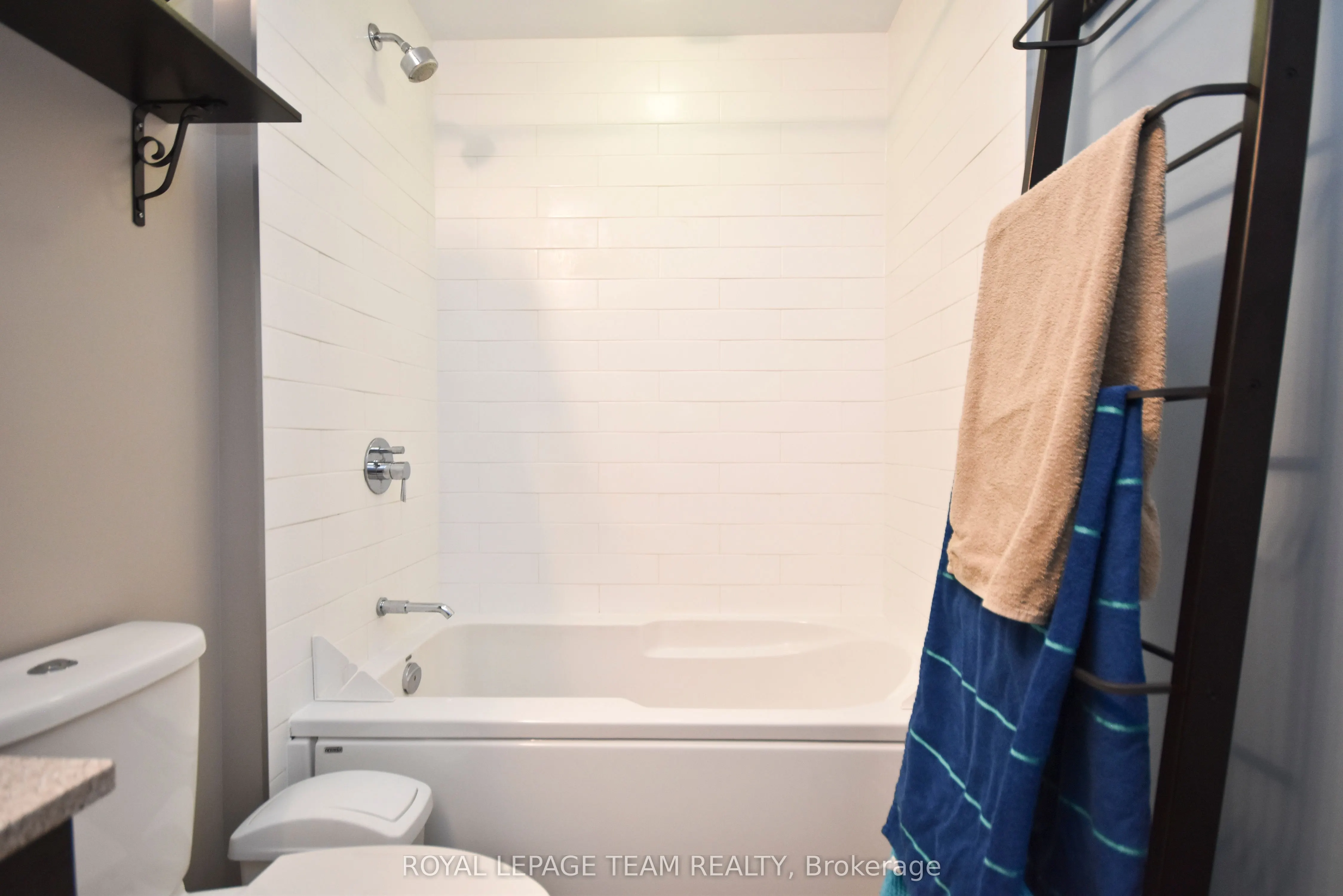 354 Gladstone Avenue, #211