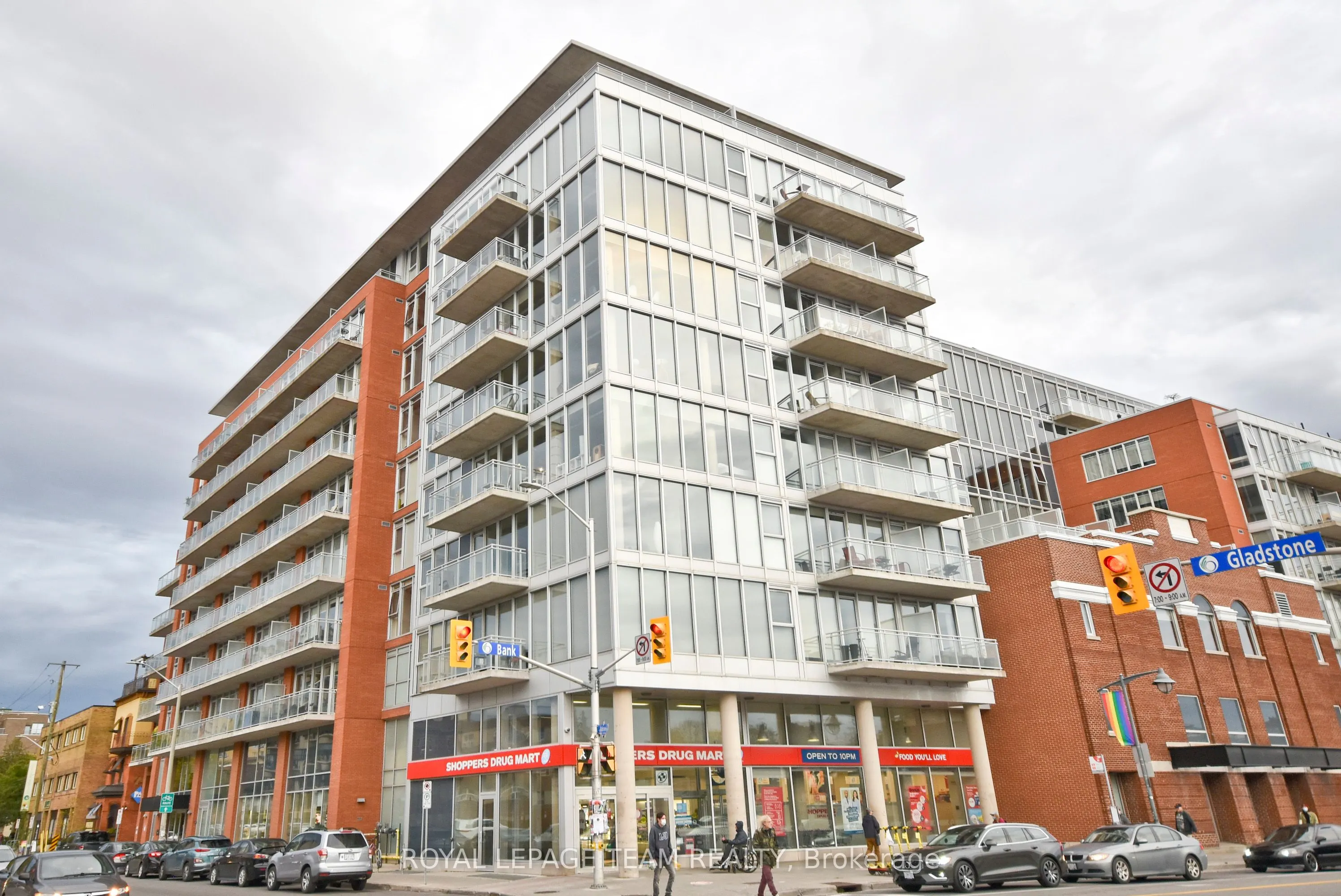 354 Gladstone Avenue, #211