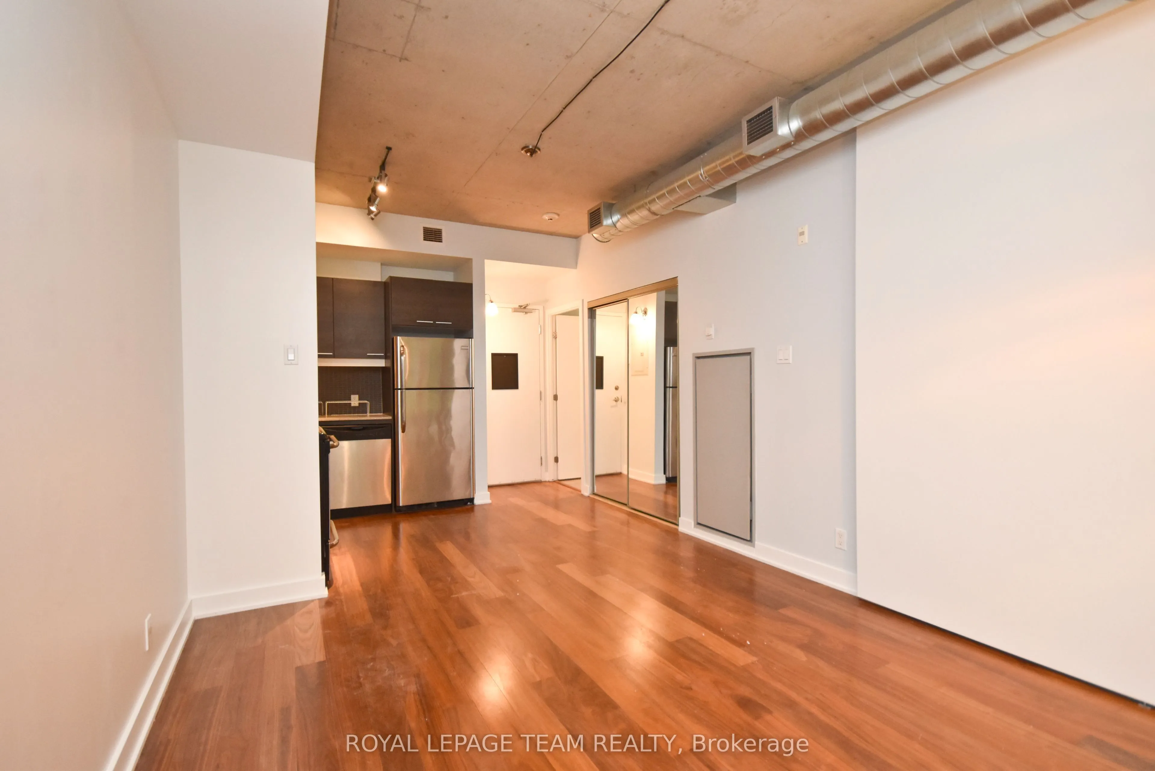 354 Gladstone Avenue, #211