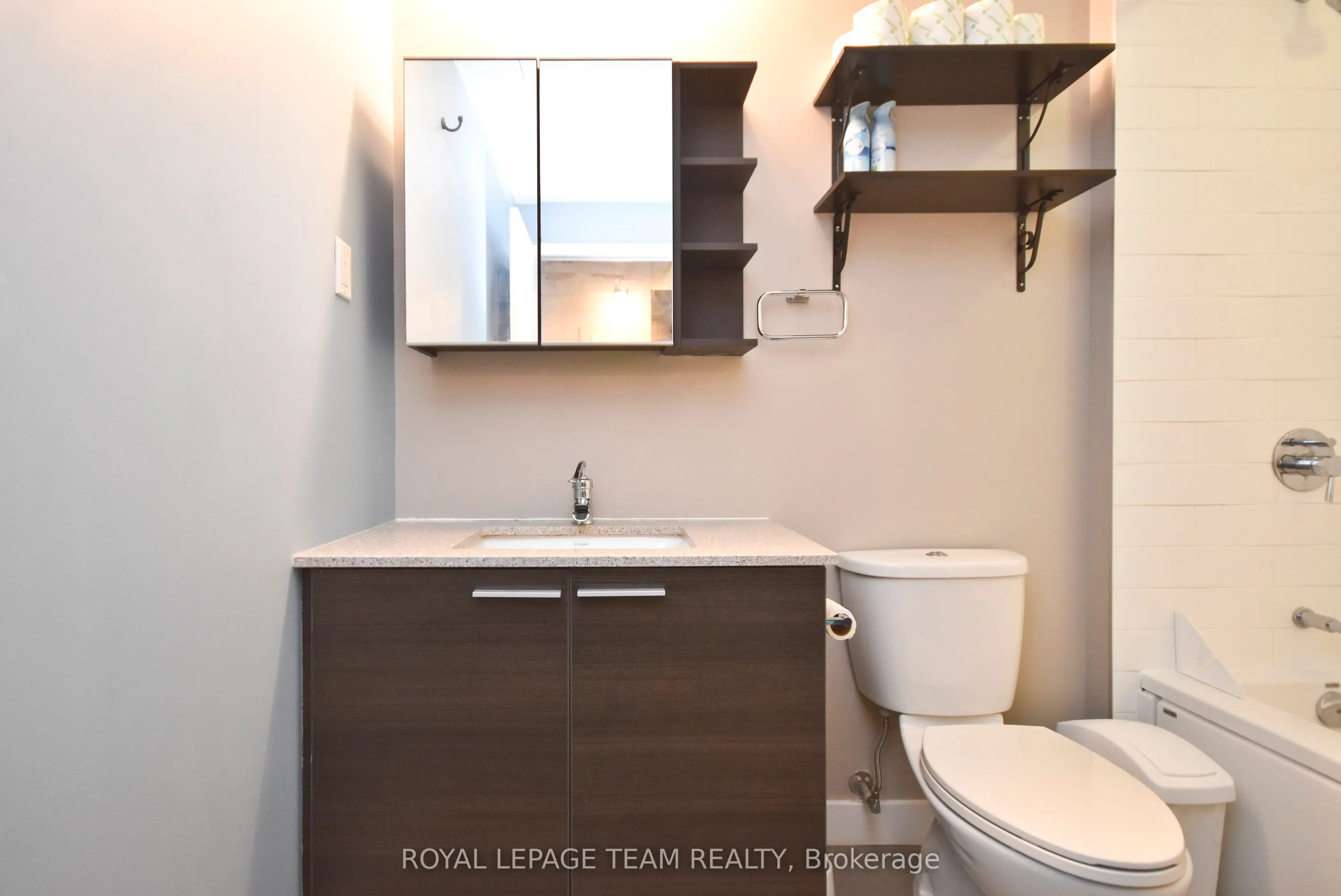 354 Gladstone Avenue, #211