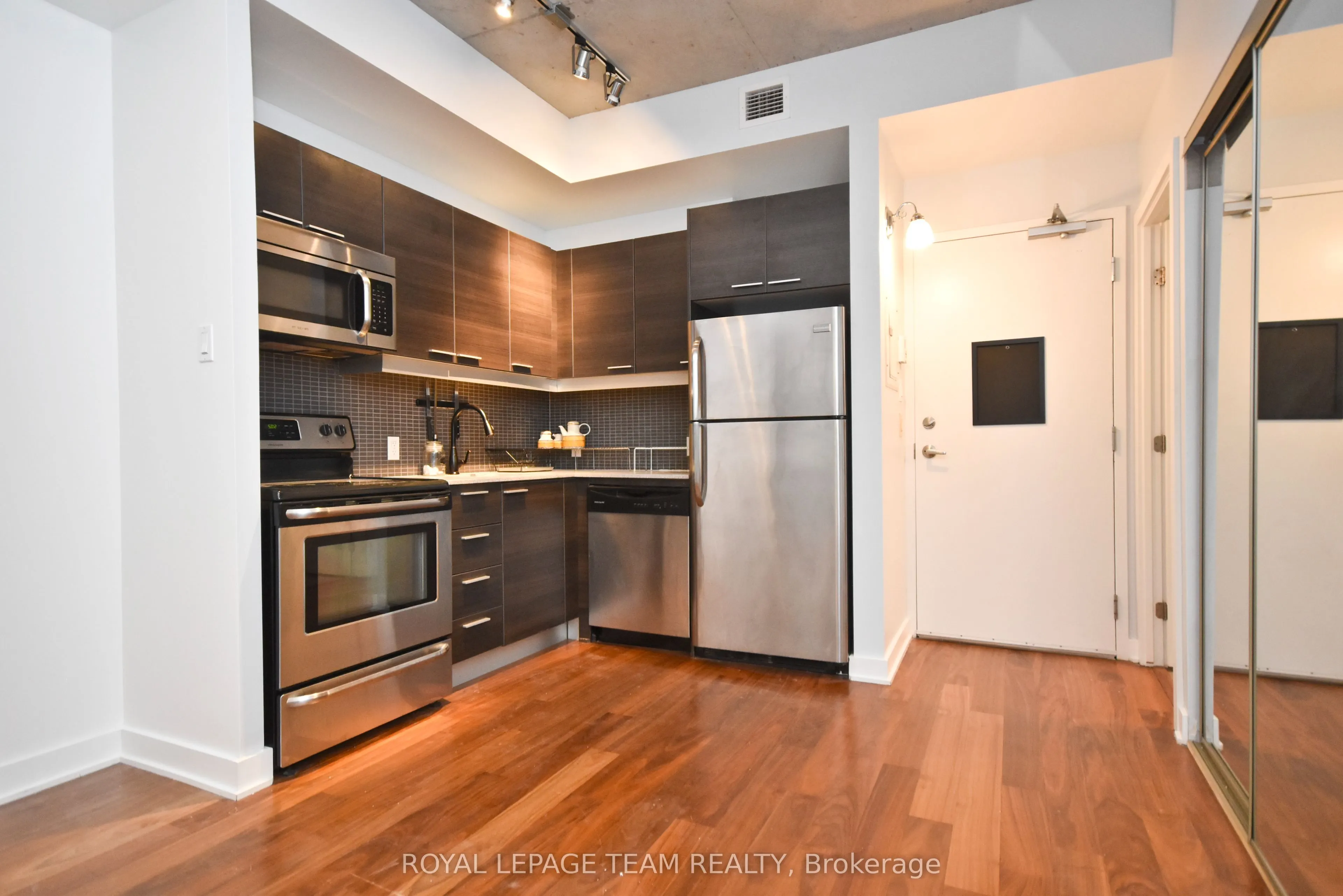 354 Gladstone Avenue, #211