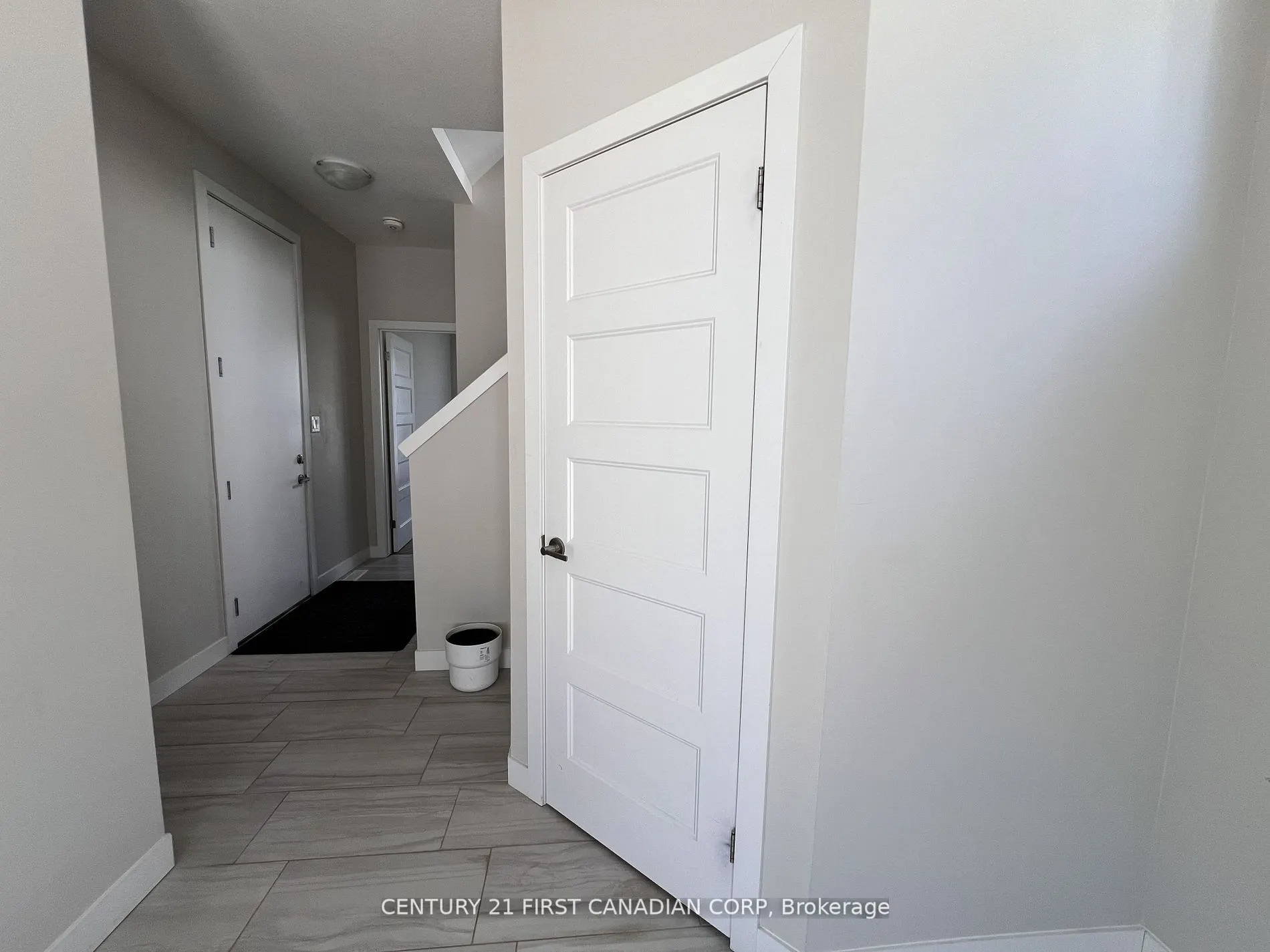 962 WEST VILLAGE Square