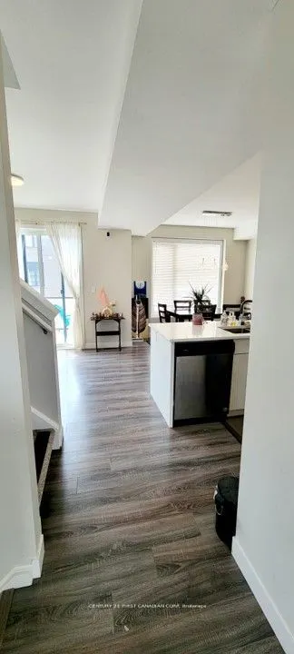 962 WEST VILLAGE Square