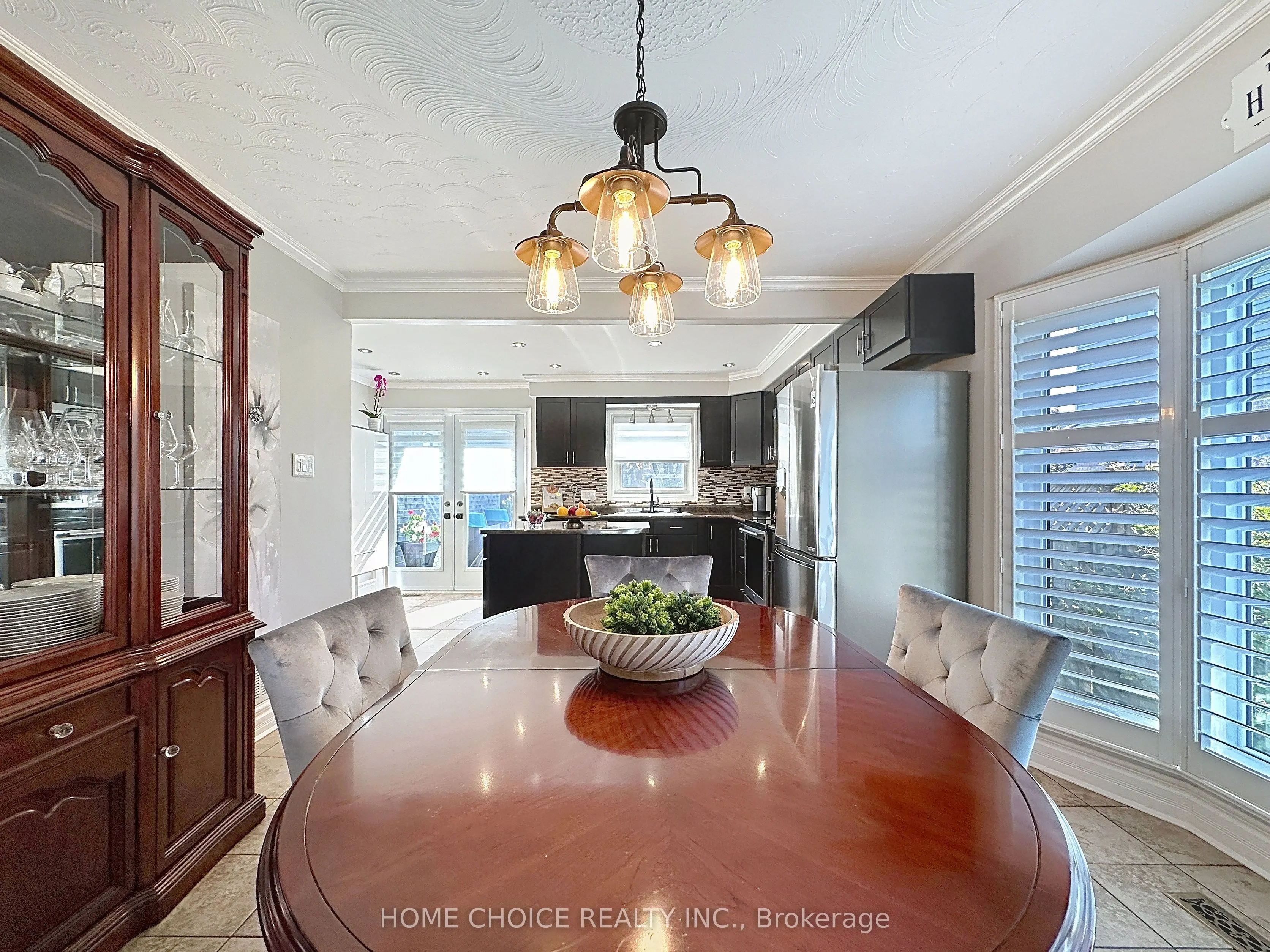 49 Riviera Ridge