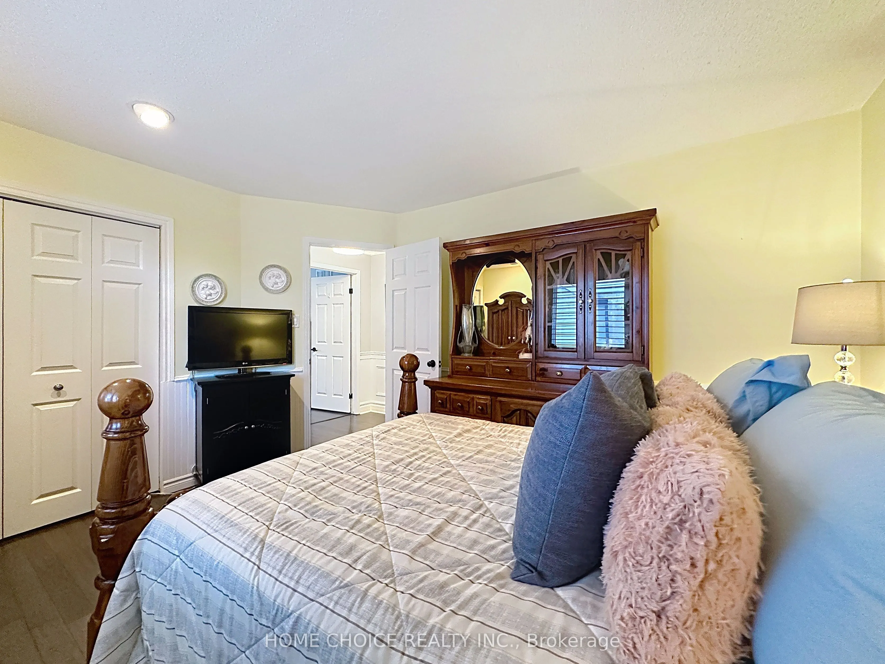 49 Riviera Ridge