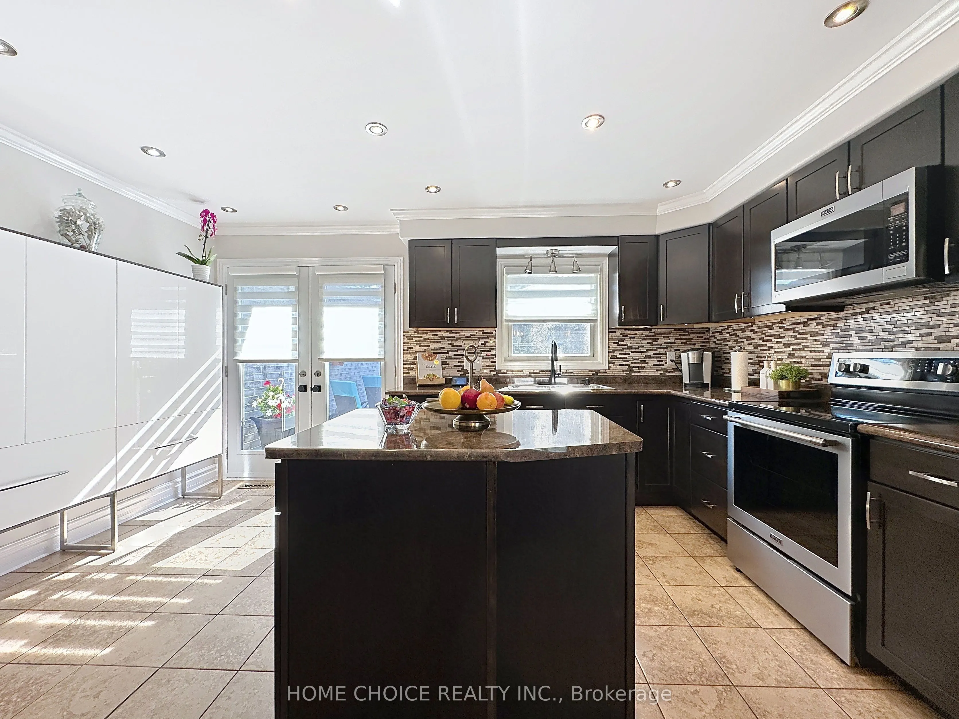 49 Riviera Ridge