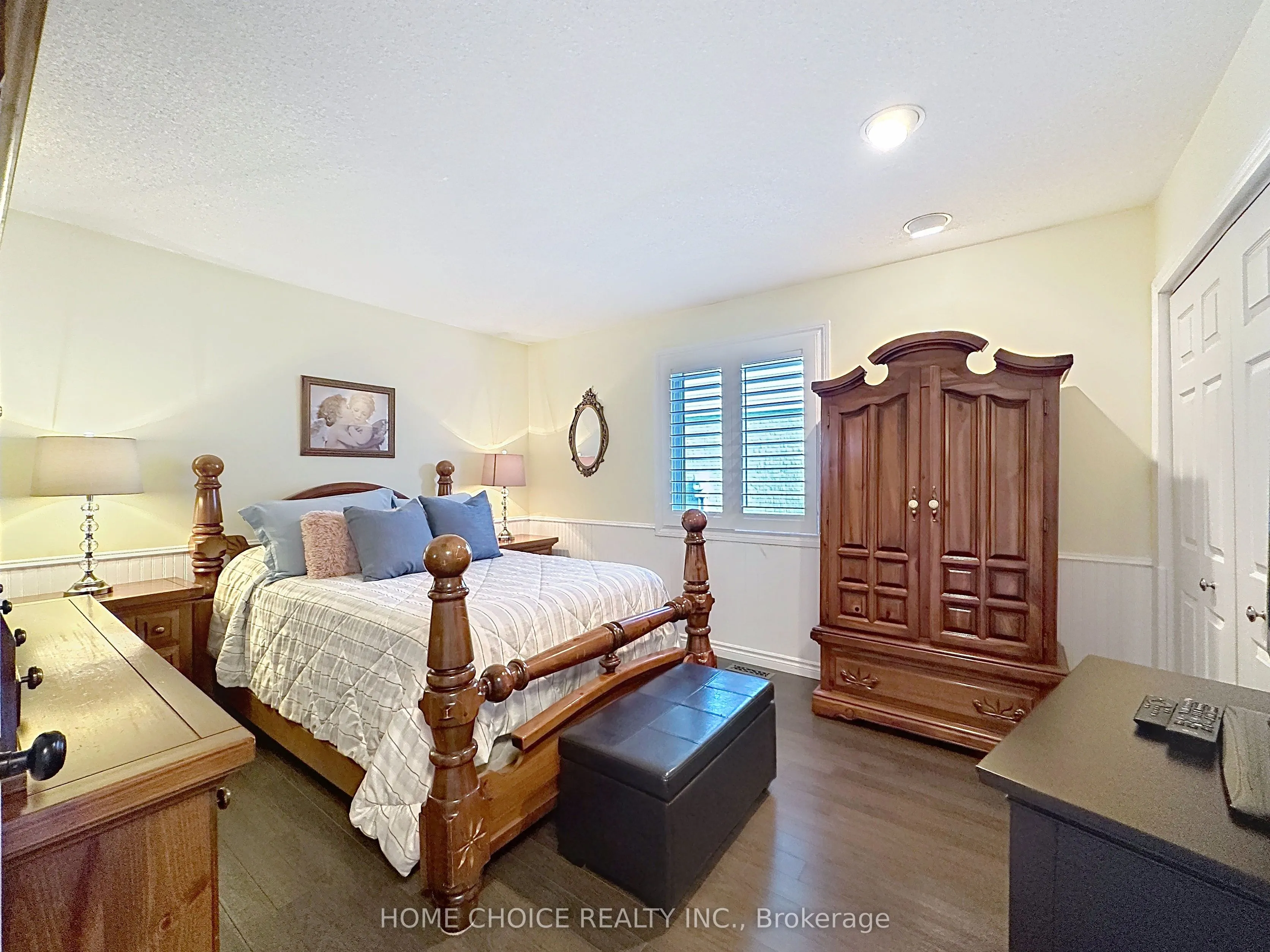 49 Riviera Ridge
