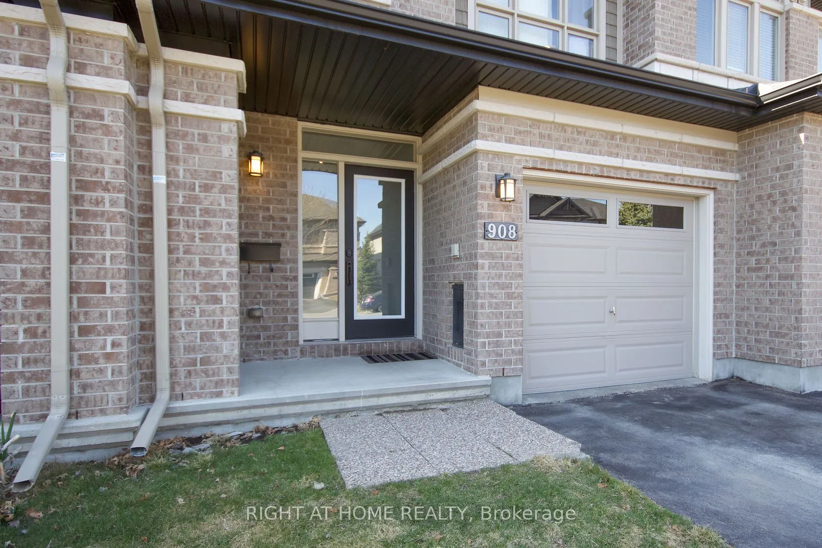 908 FLETCHER Circle