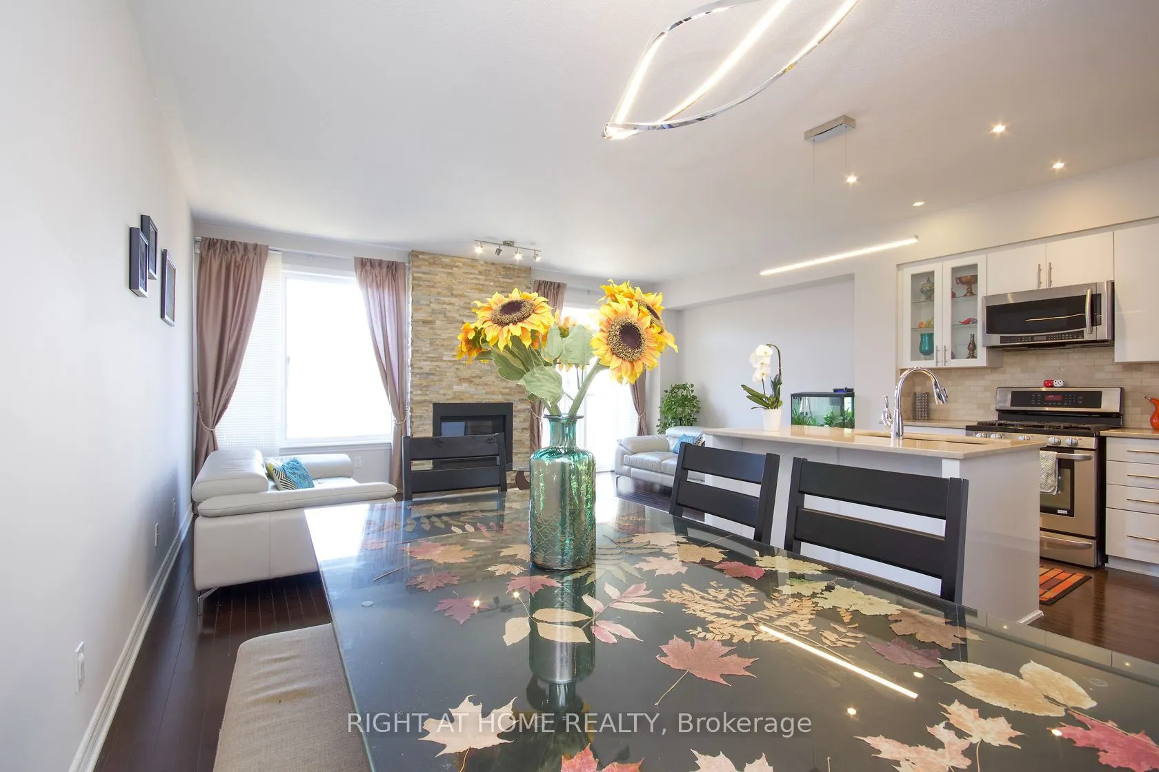 908 FLETCHER Circle