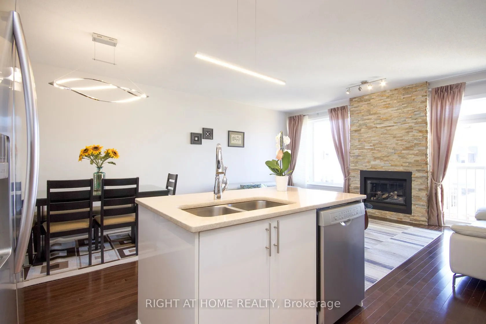 908 FLETCHER Circle