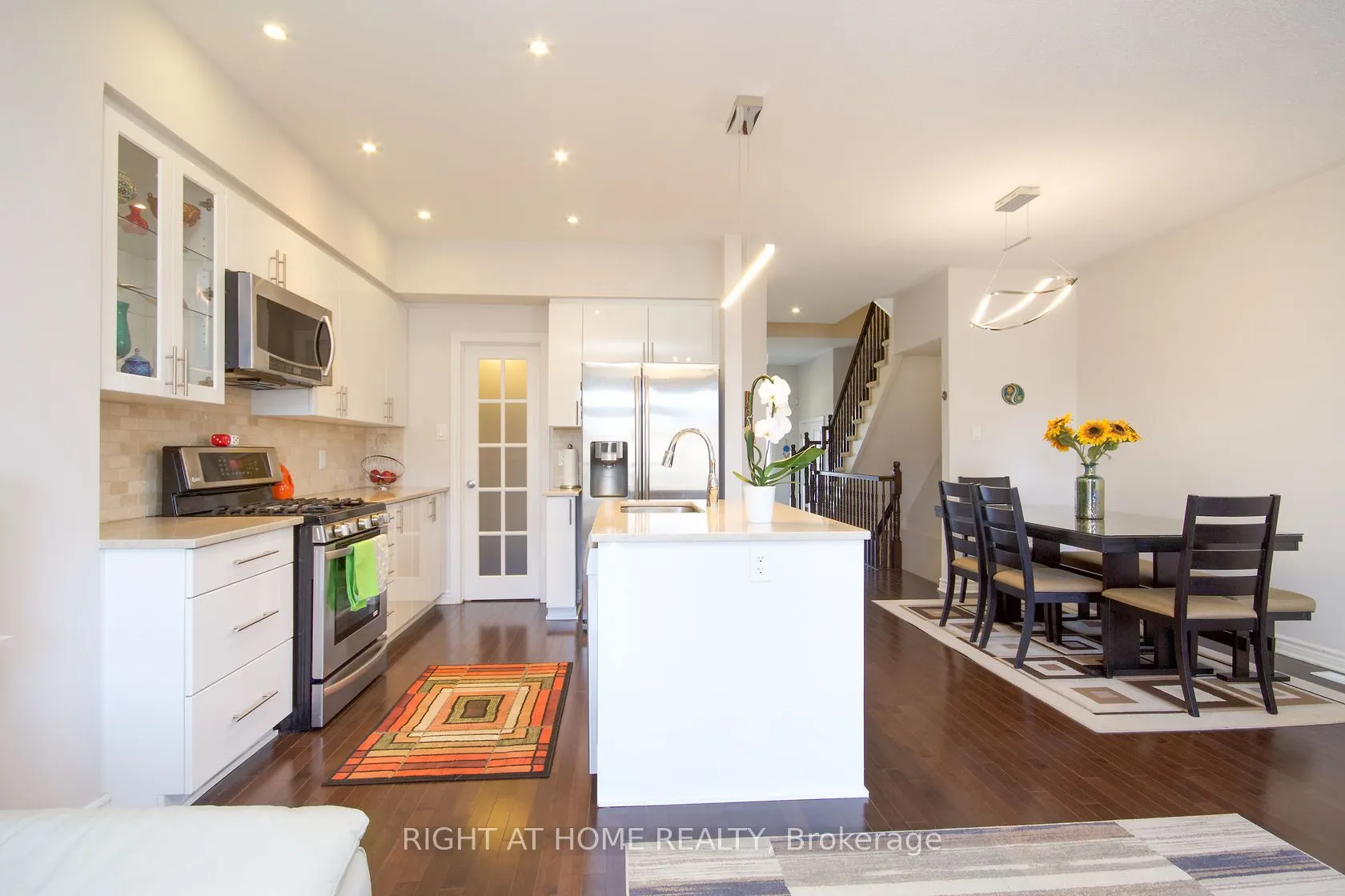 908 FLETCHER Circle