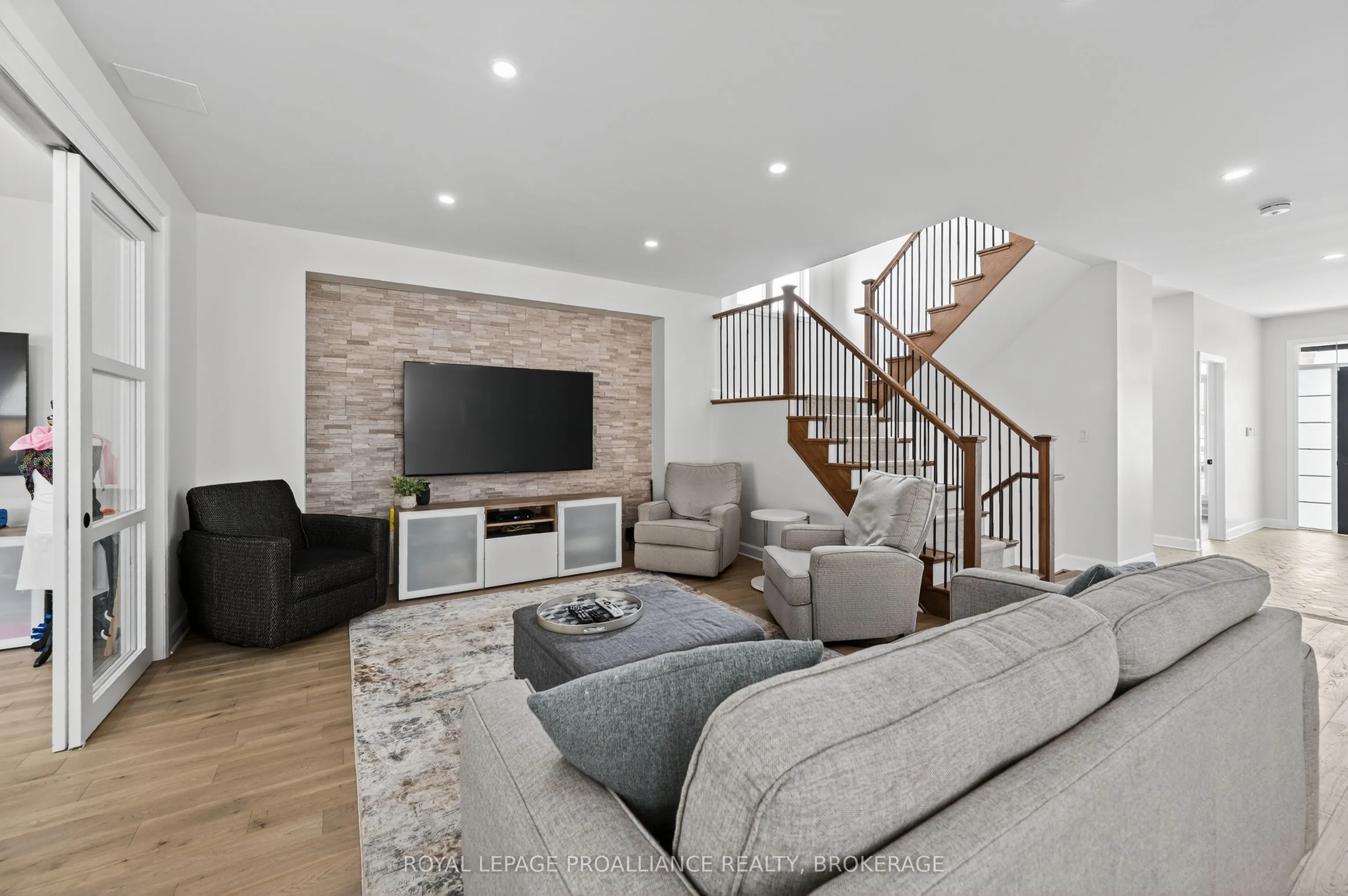 756 Riverview Way