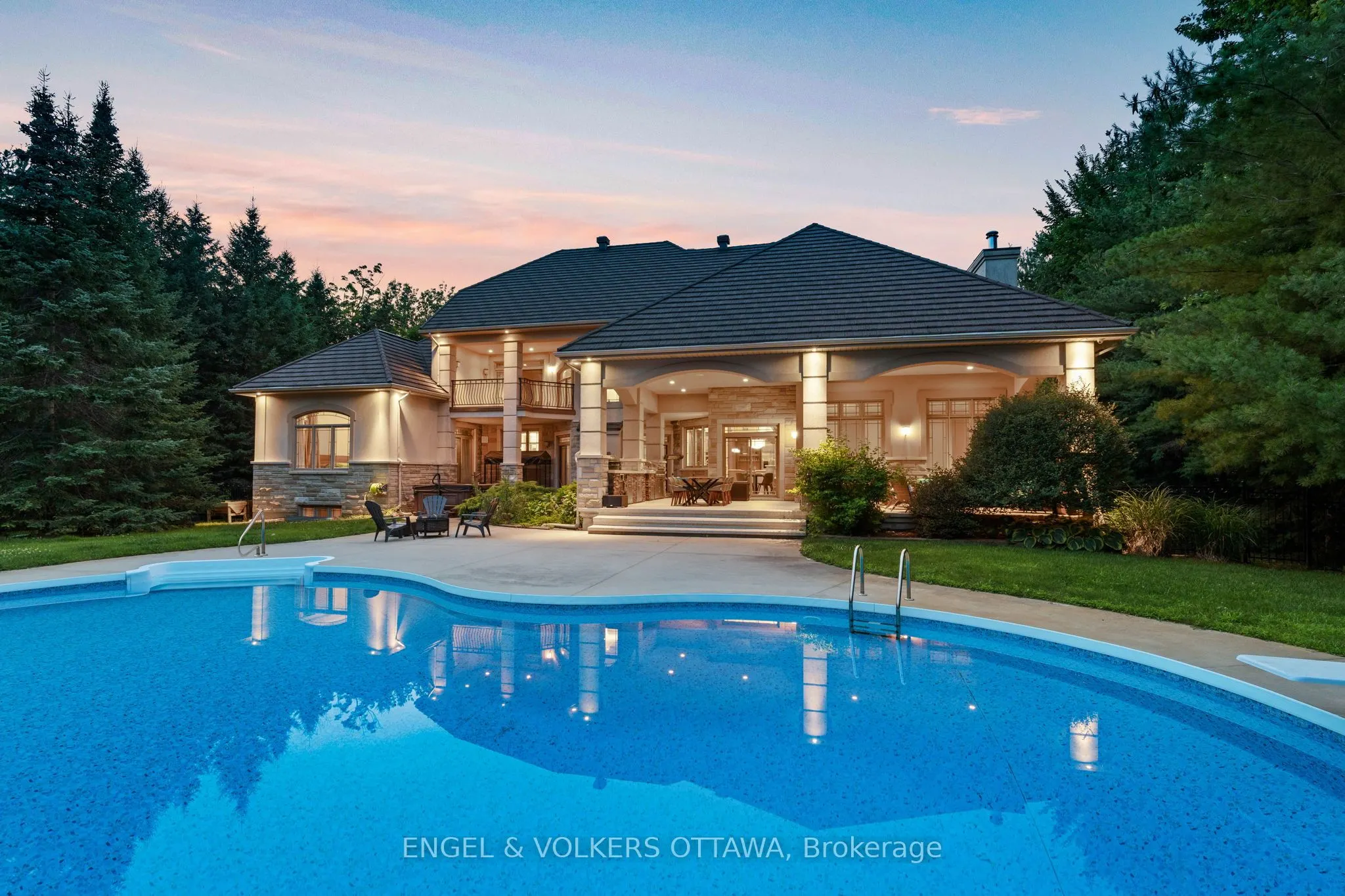 5800 Queenscourt Crescent