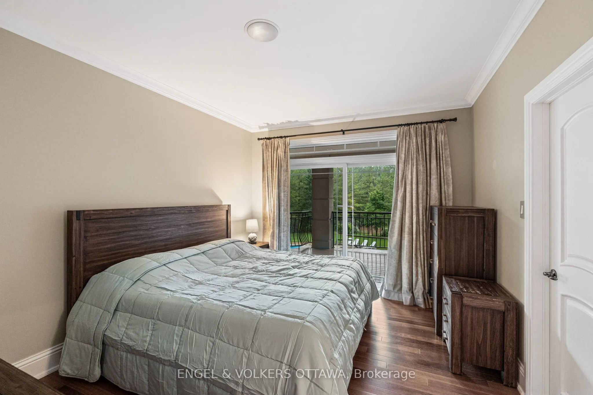 5800 Queenscourt Crescent