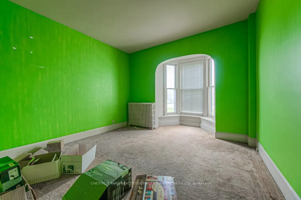 245 Ainslie Street S