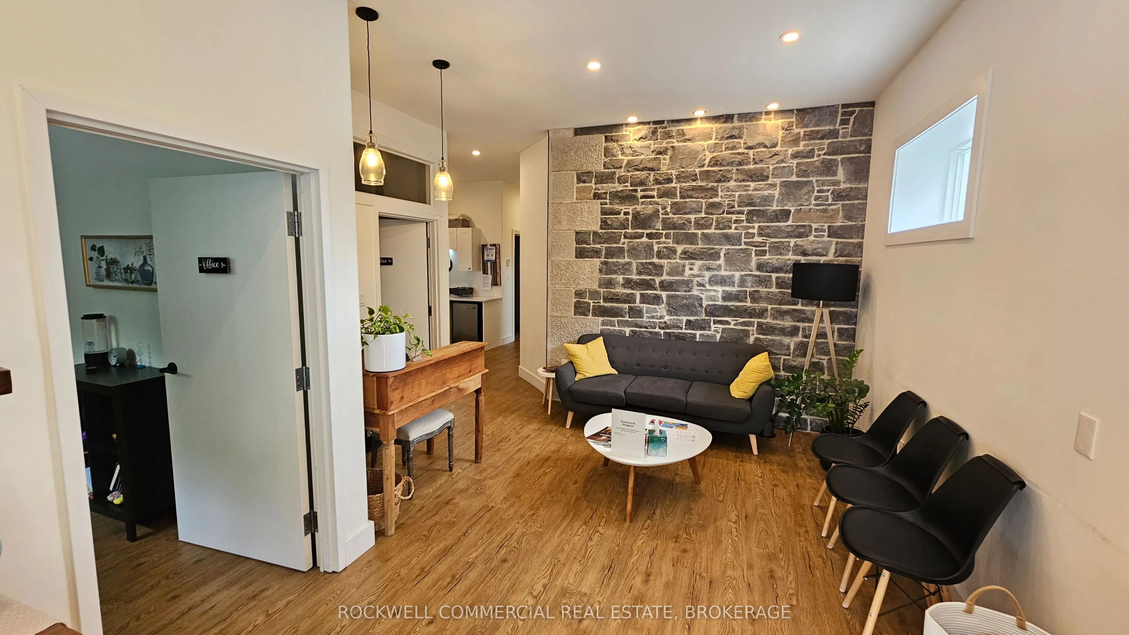 662 King Street W