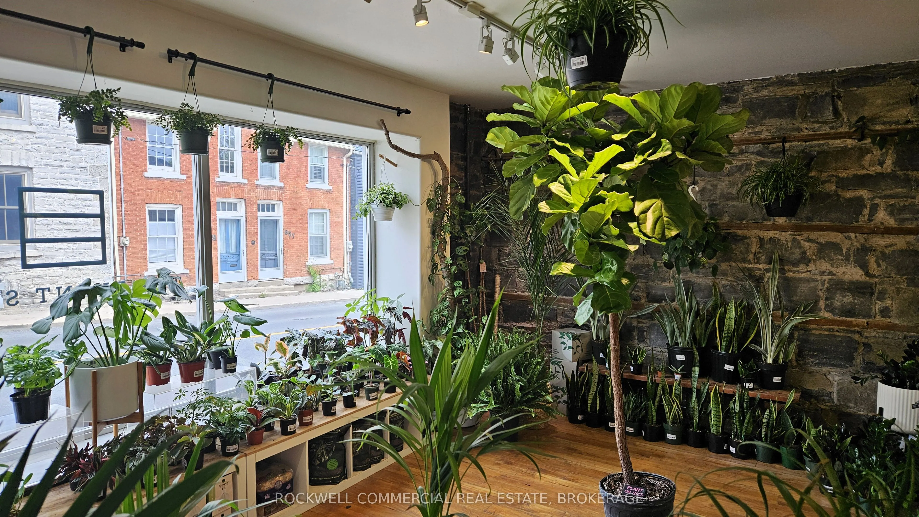 662 King Street W