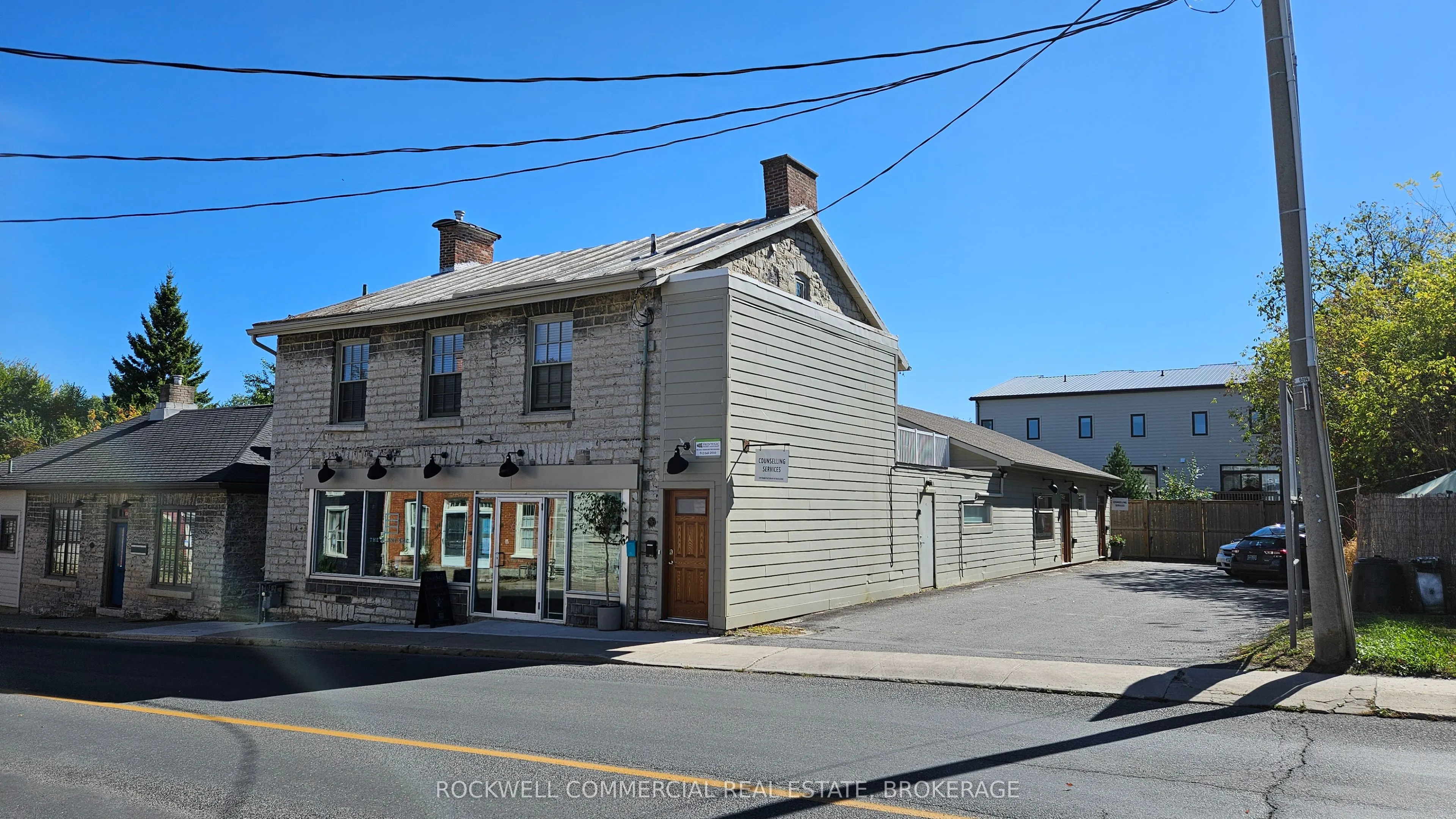 662 King Street W