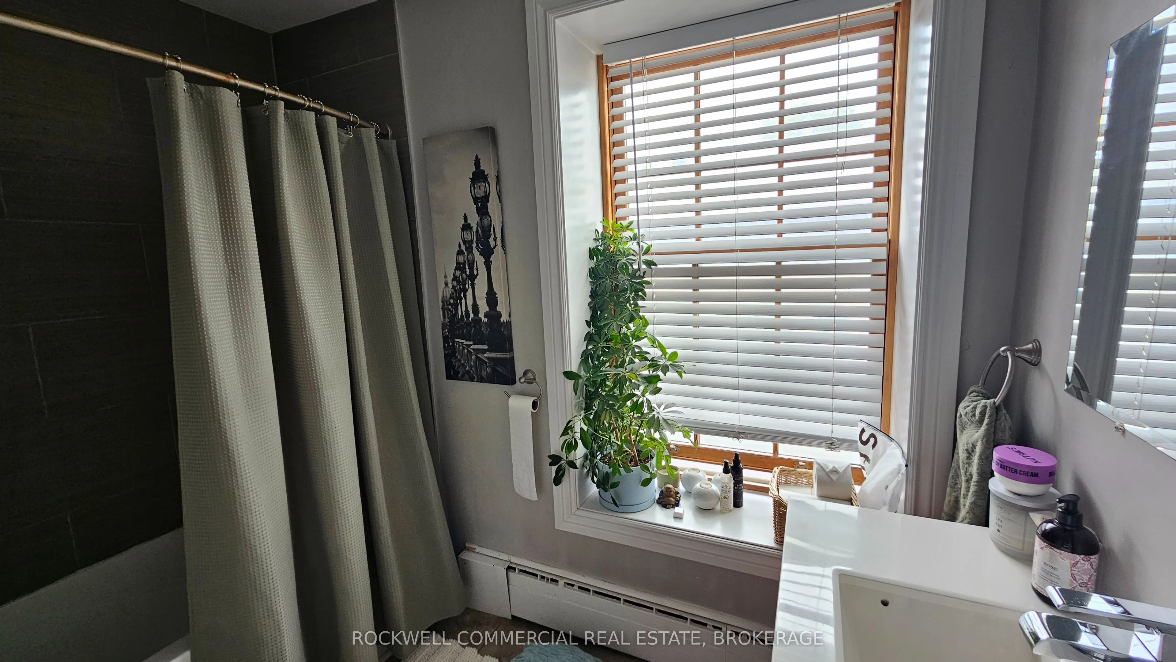 662 King Street W