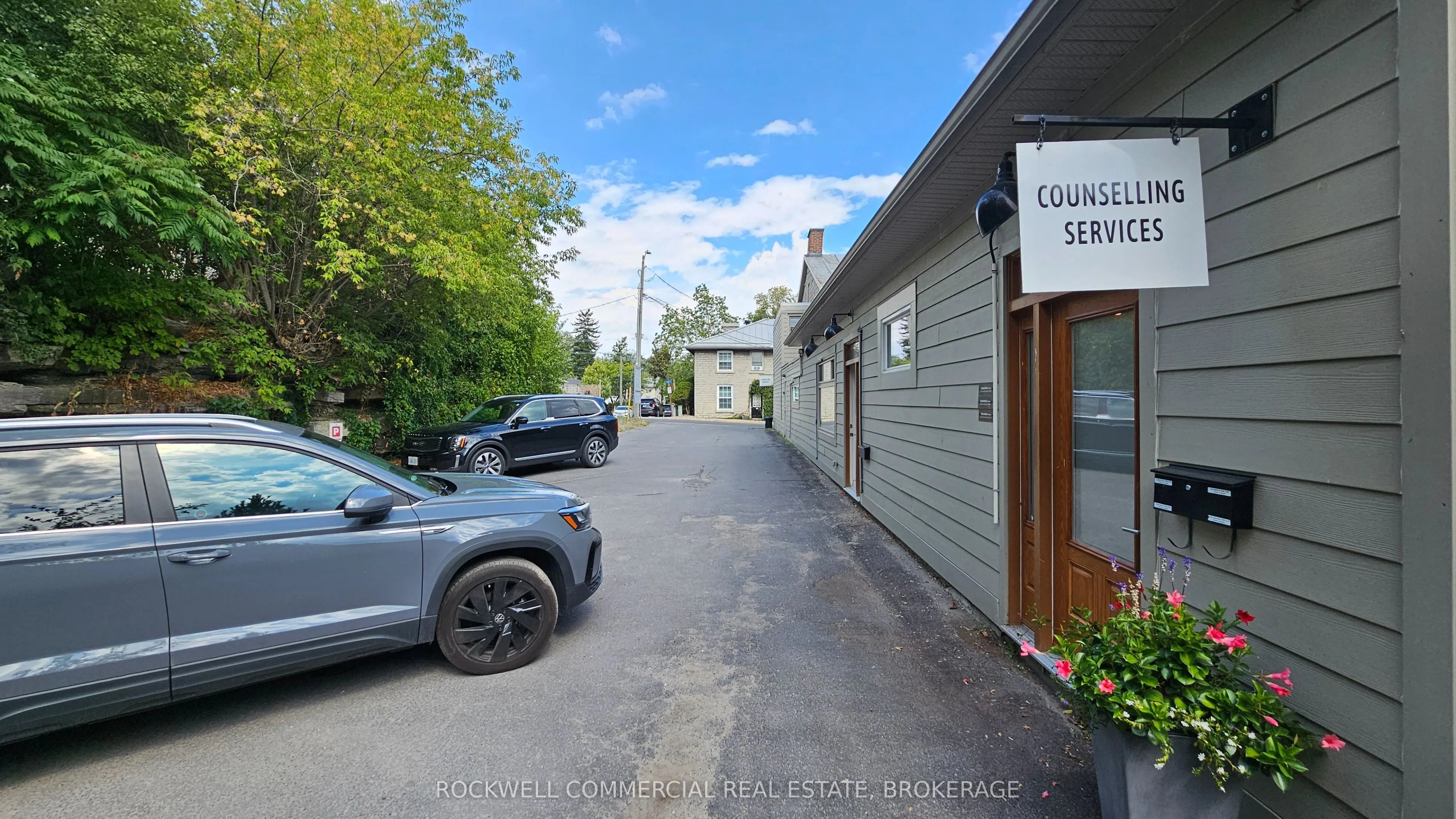 662 King Street W
