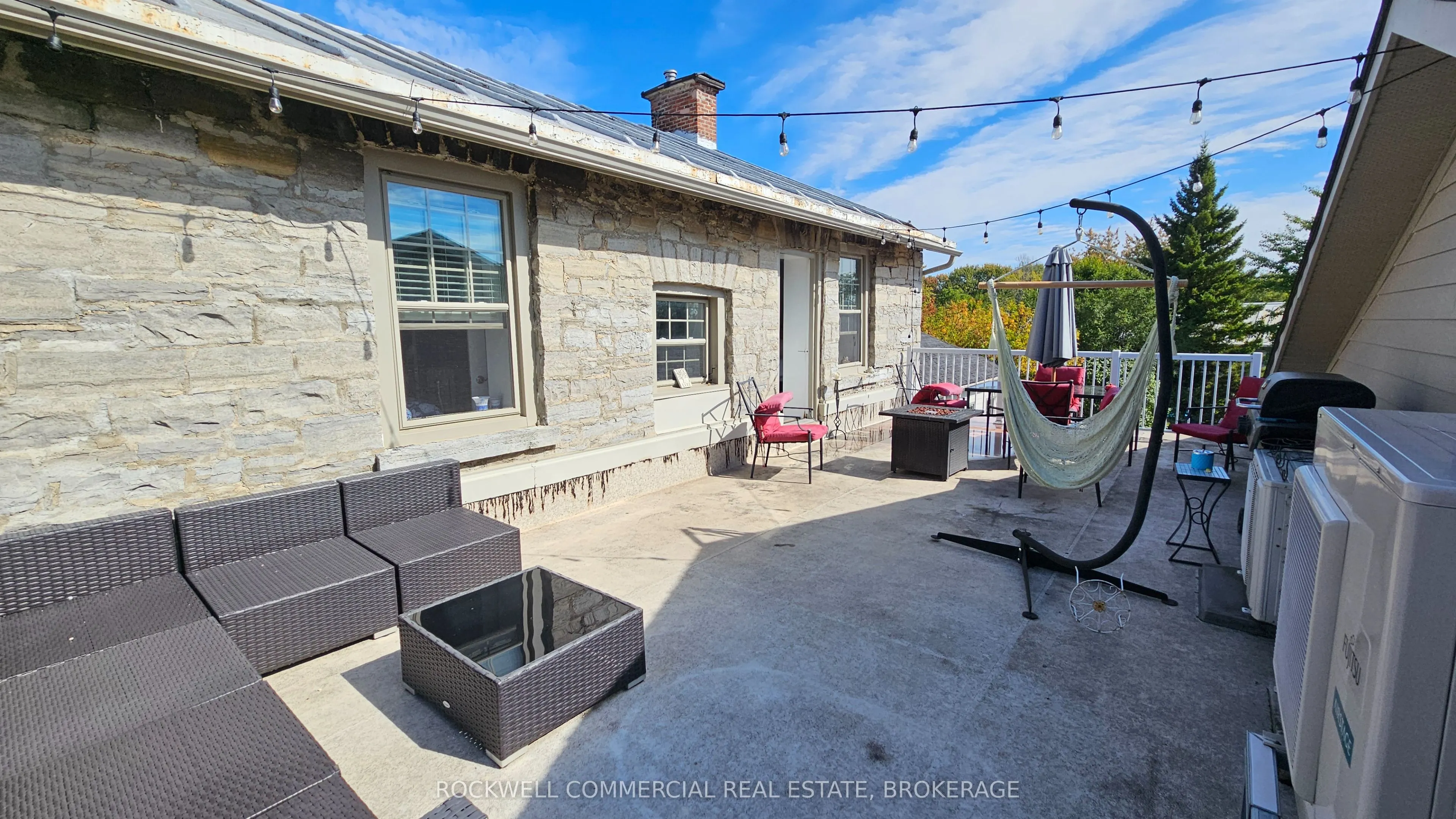 662 King Street W