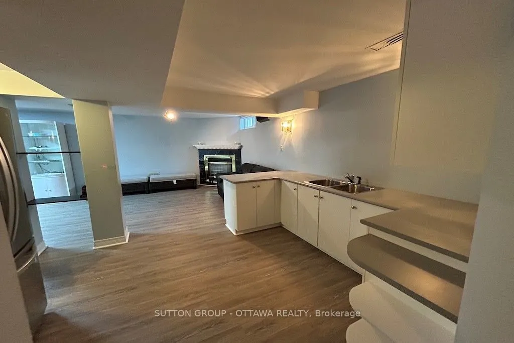 32 Cellini Court W