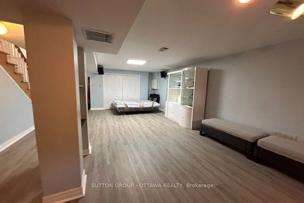 32 Cellini Court W