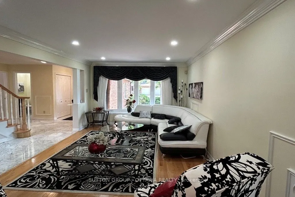 32 Cellini Court W