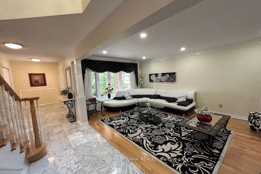 32 Cellini Court W