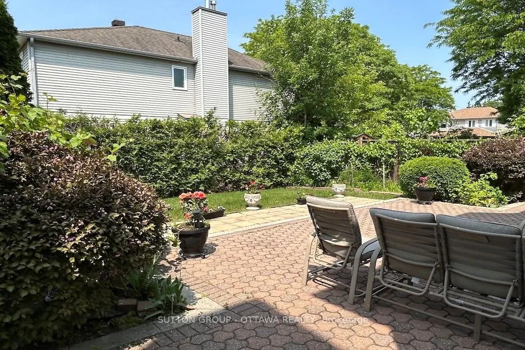 32 Cellini Court W