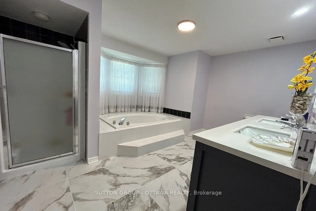 32 Cellini Court W