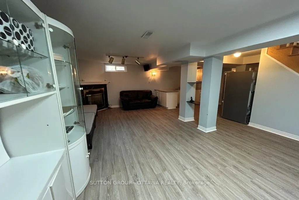 32 Cellini Court W