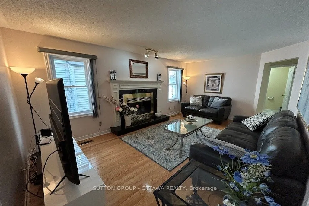 32 Cellini Court W