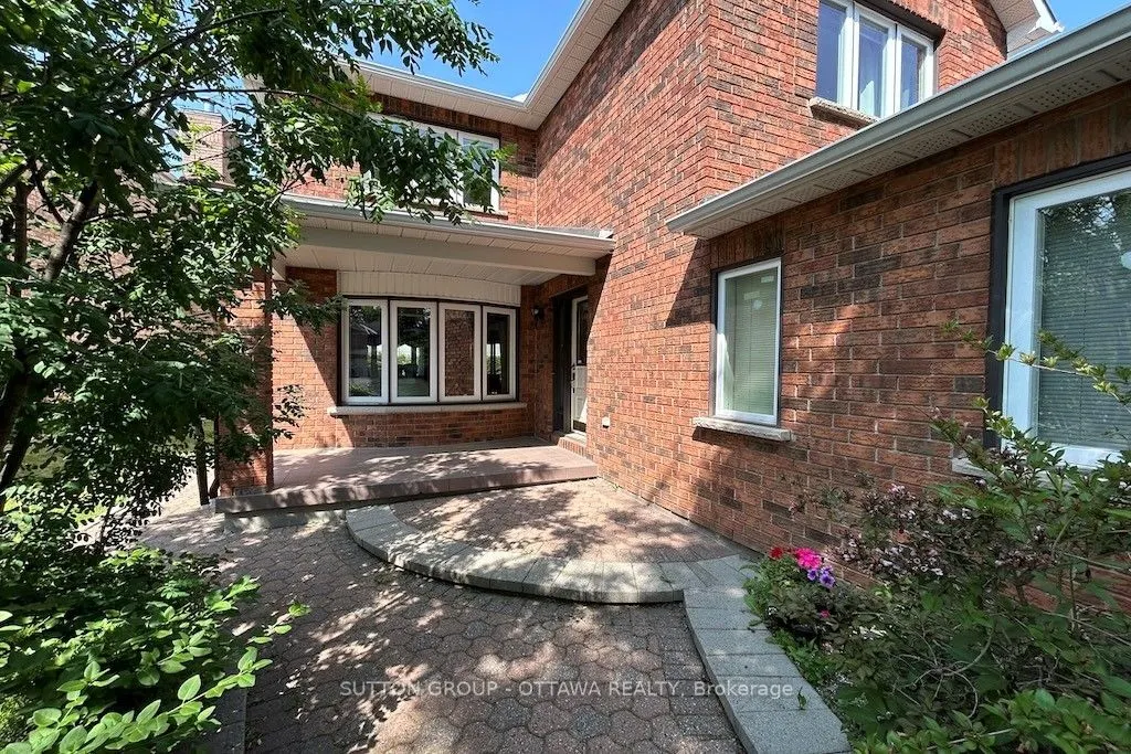 32 Cellini Court W