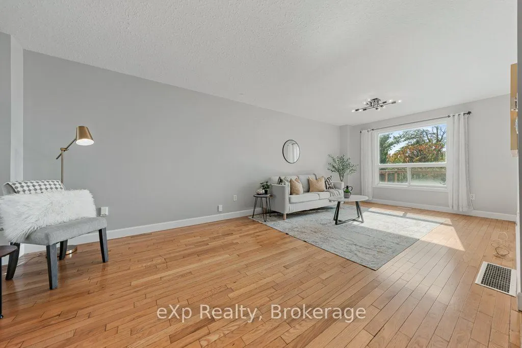43 Boulder Crescent
