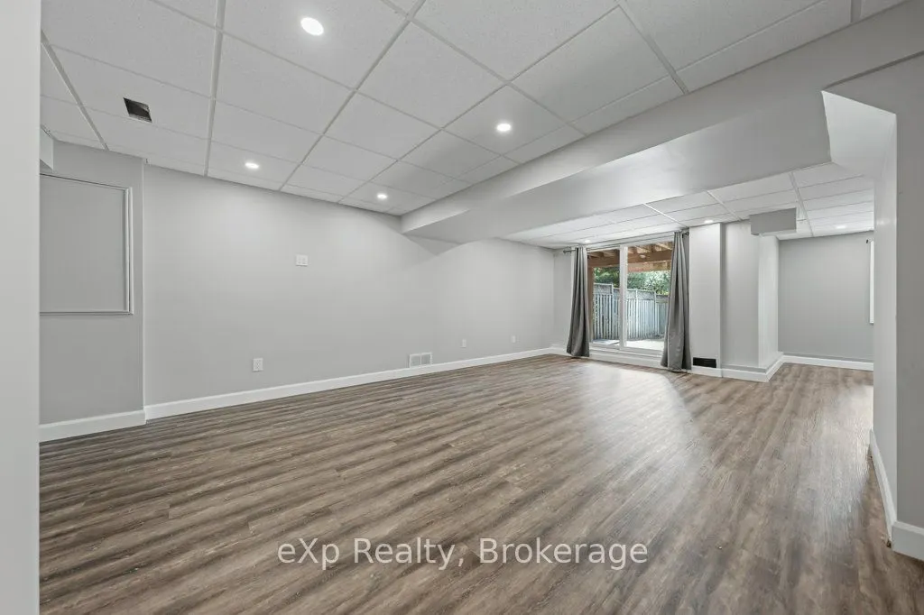 43 Boulder Crescent