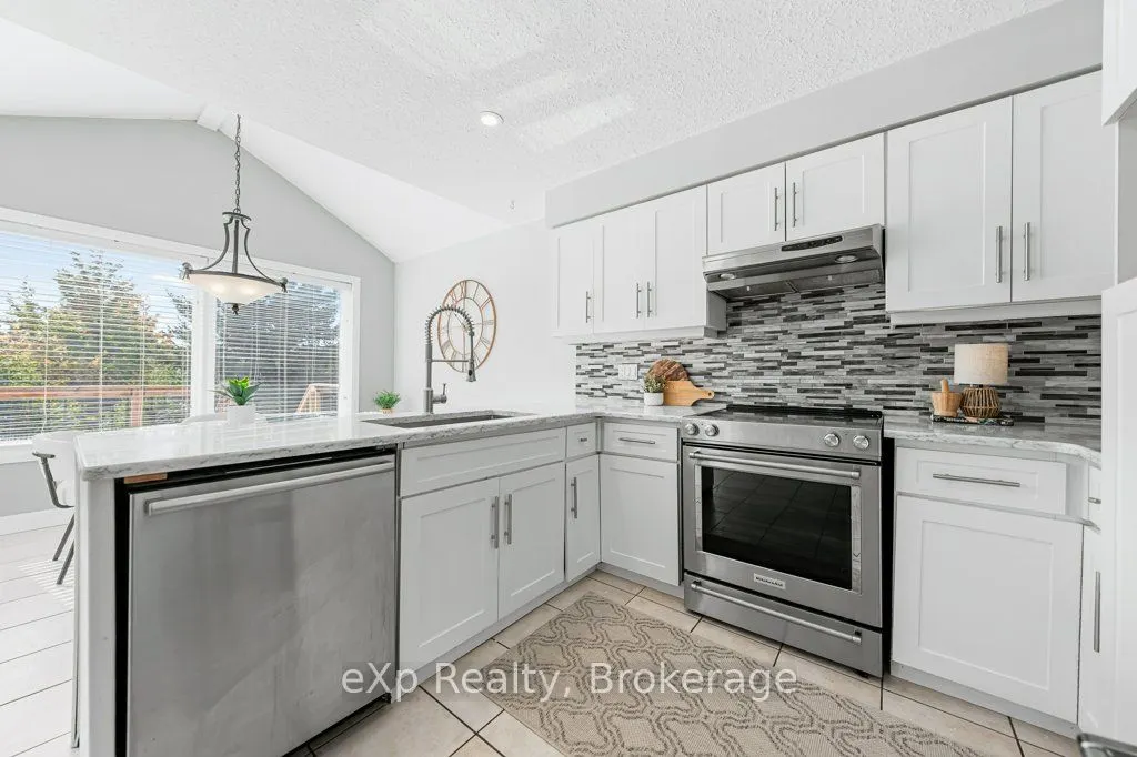 43 Boulder Crescent