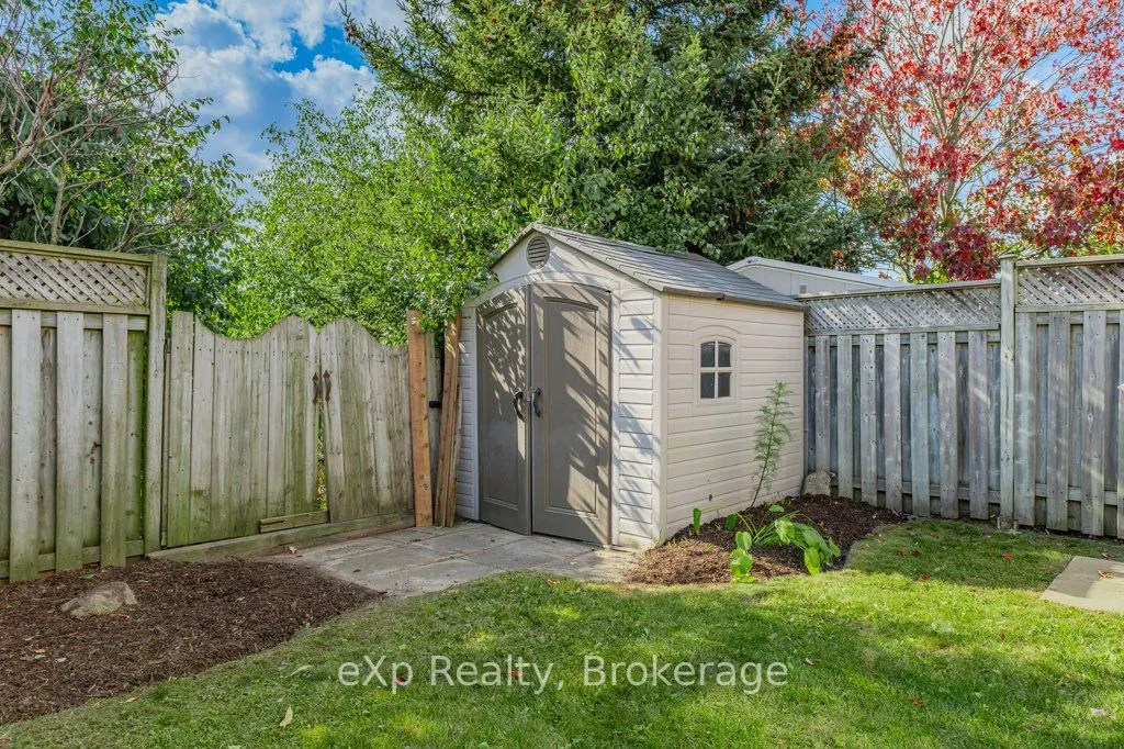 43 Boulder Crescent