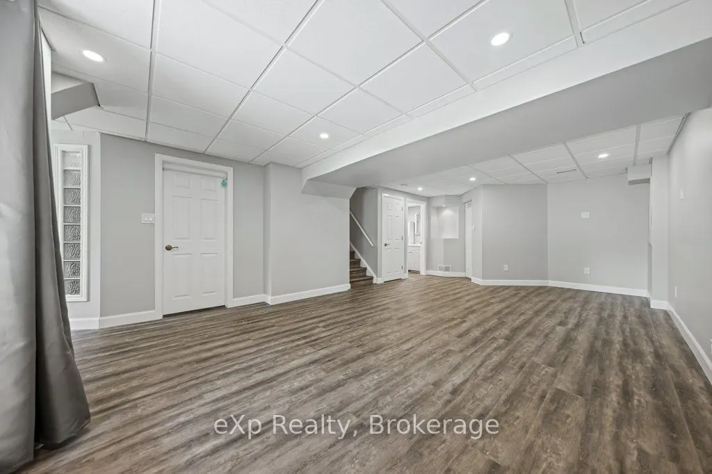 43 Boulder Crescent