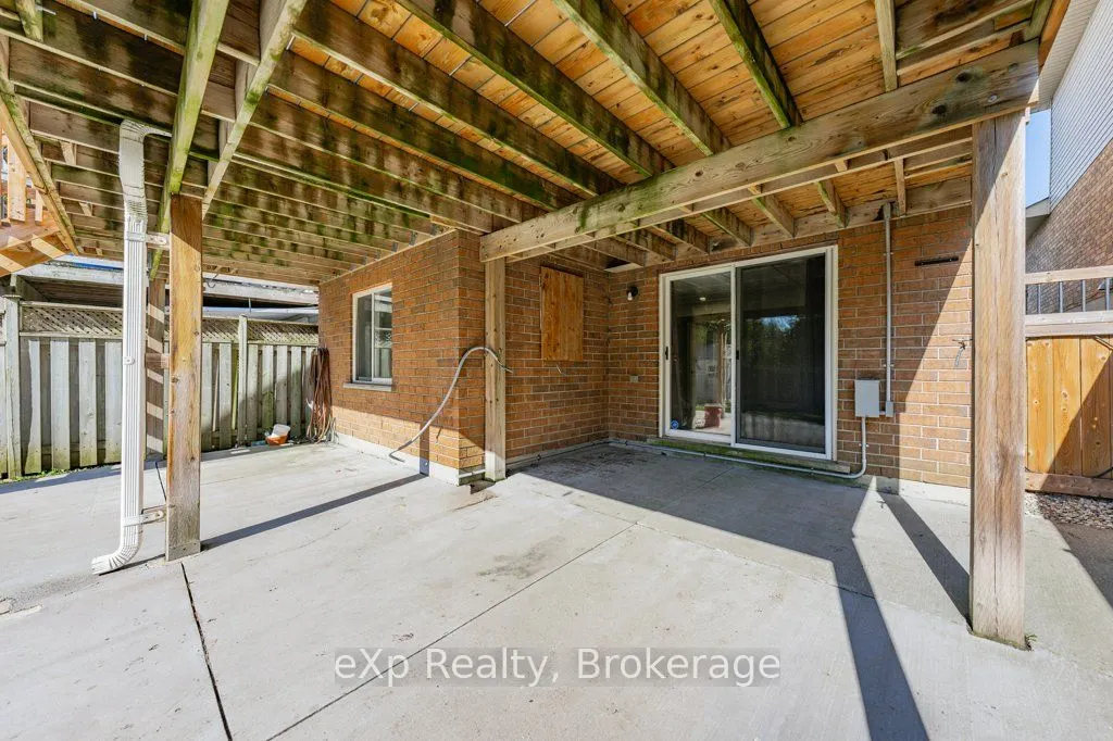 43 Boulder Crescent