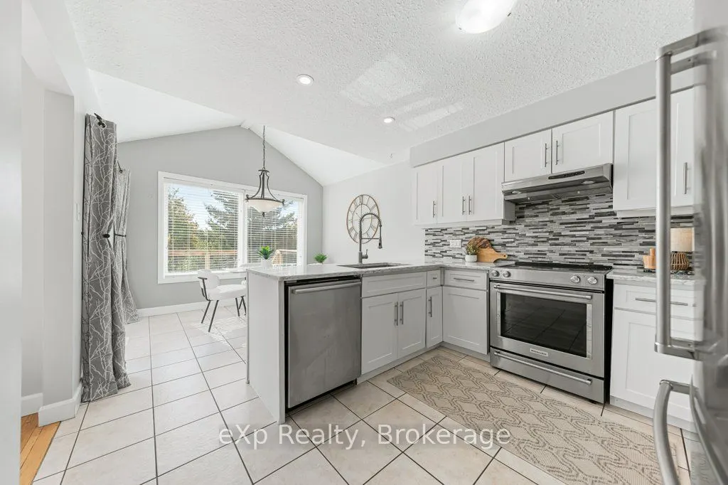 43 Boulder Crescent