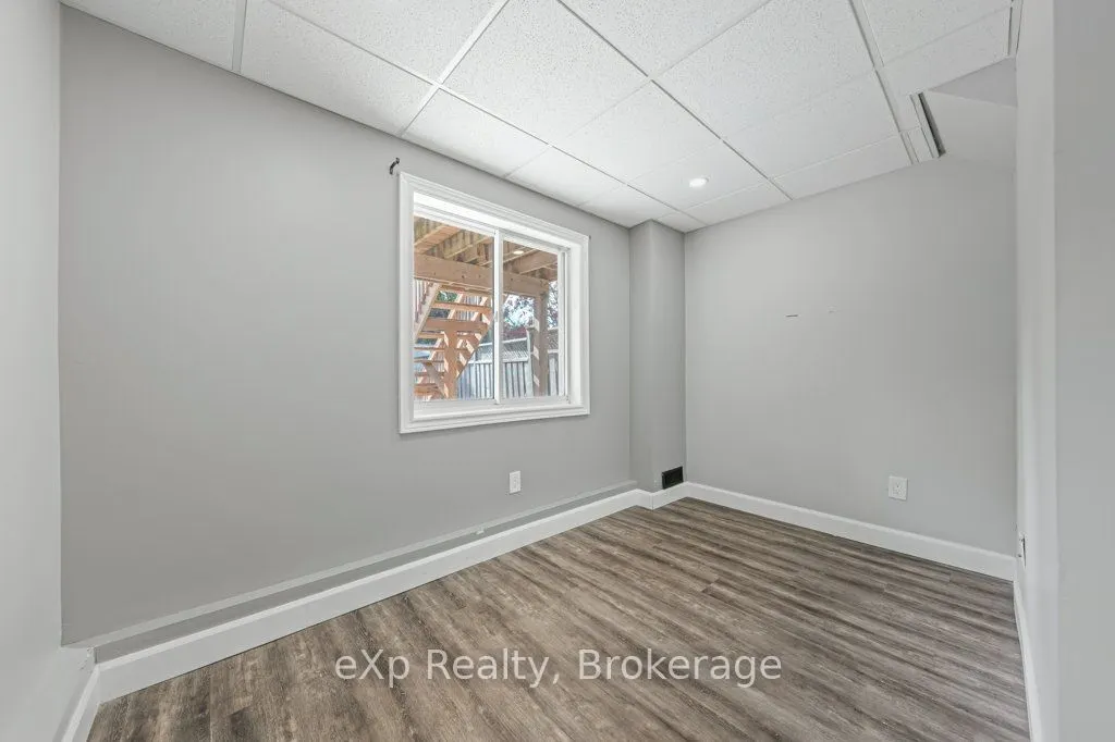 43 Boulder Crescent