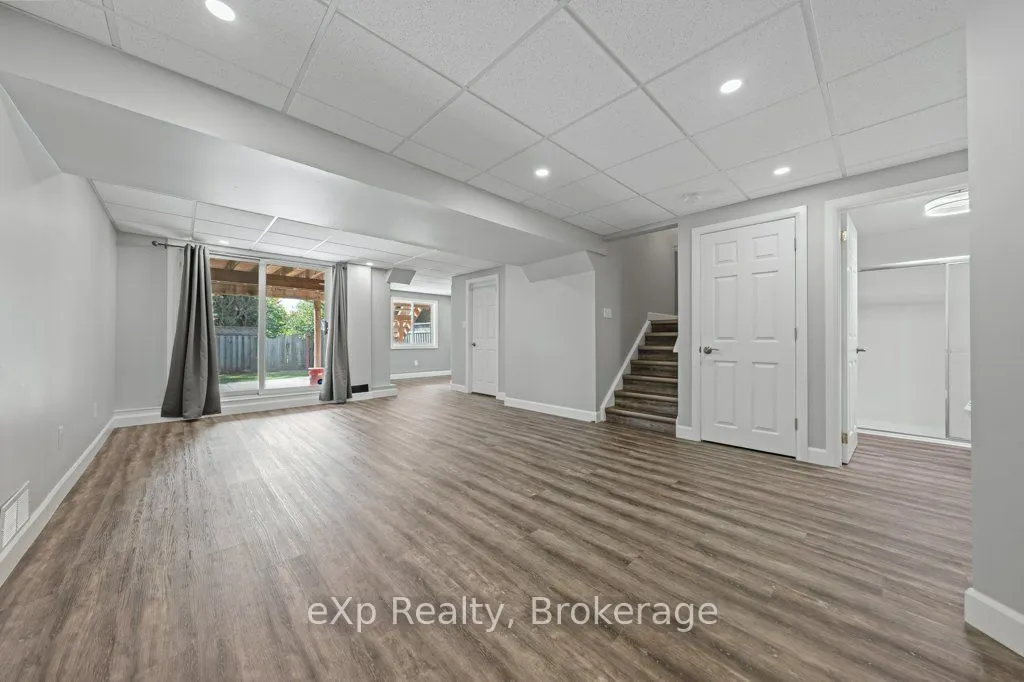 43 Boulder Crescent